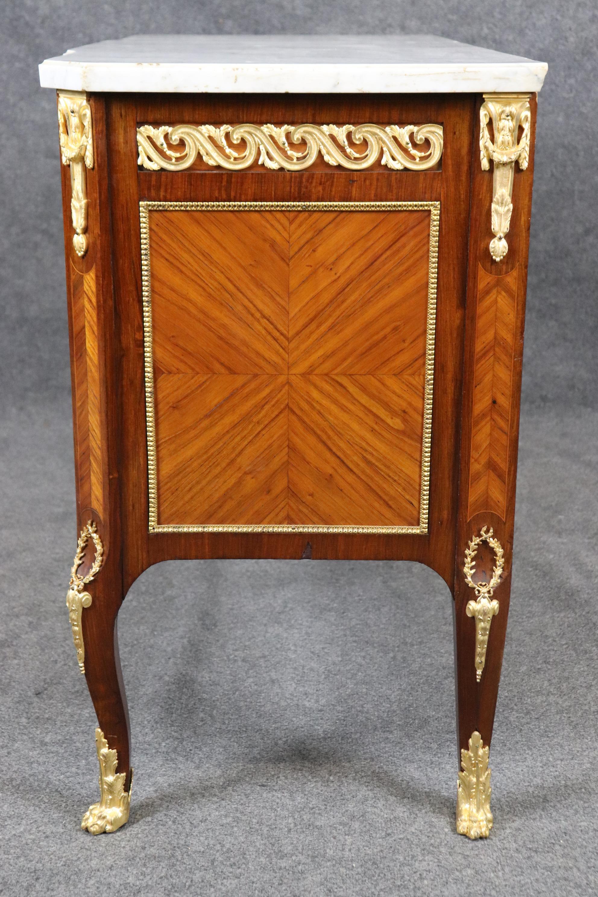 Commode française du 19ème siècle de style Louis XV, Dore, montée en bronze doré et plateau en marbre en vente 2