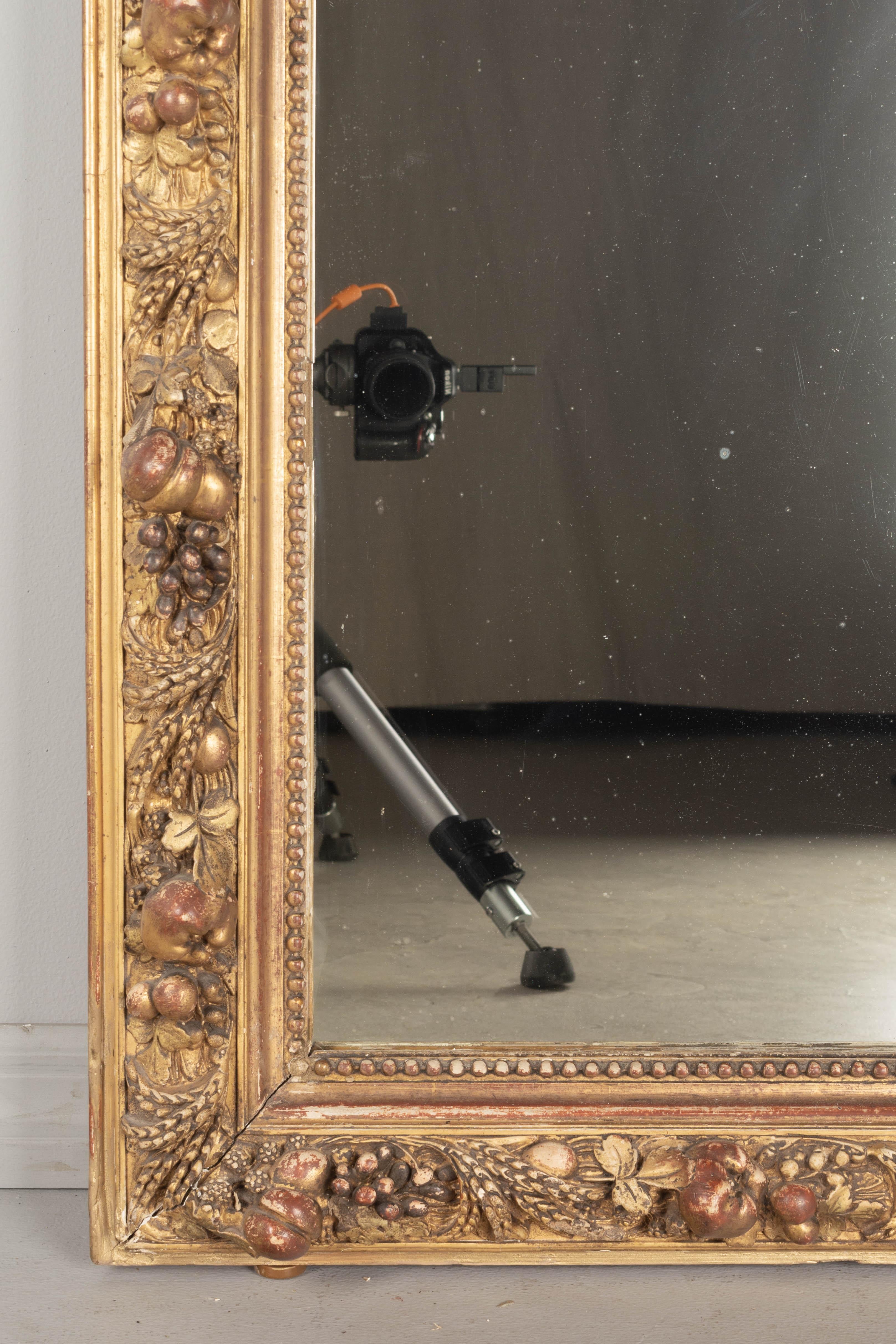 Gesso Miroir doré de style Louis XV français du 19ème siècle en vente