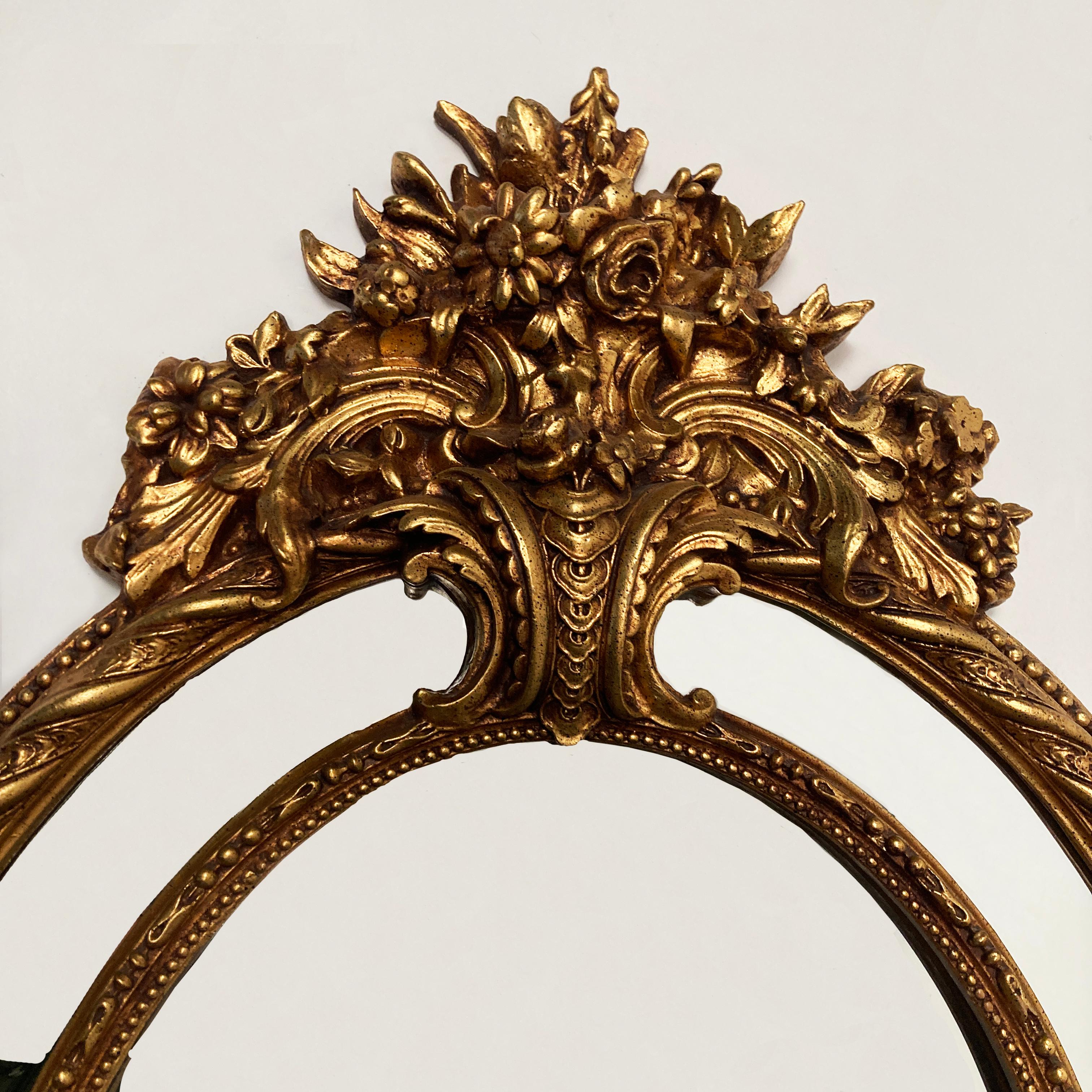 Grand miroir ovale de style Louis XV français du 19ème siècle, sculpté et doré Bon état - En vente à Louisville, KY