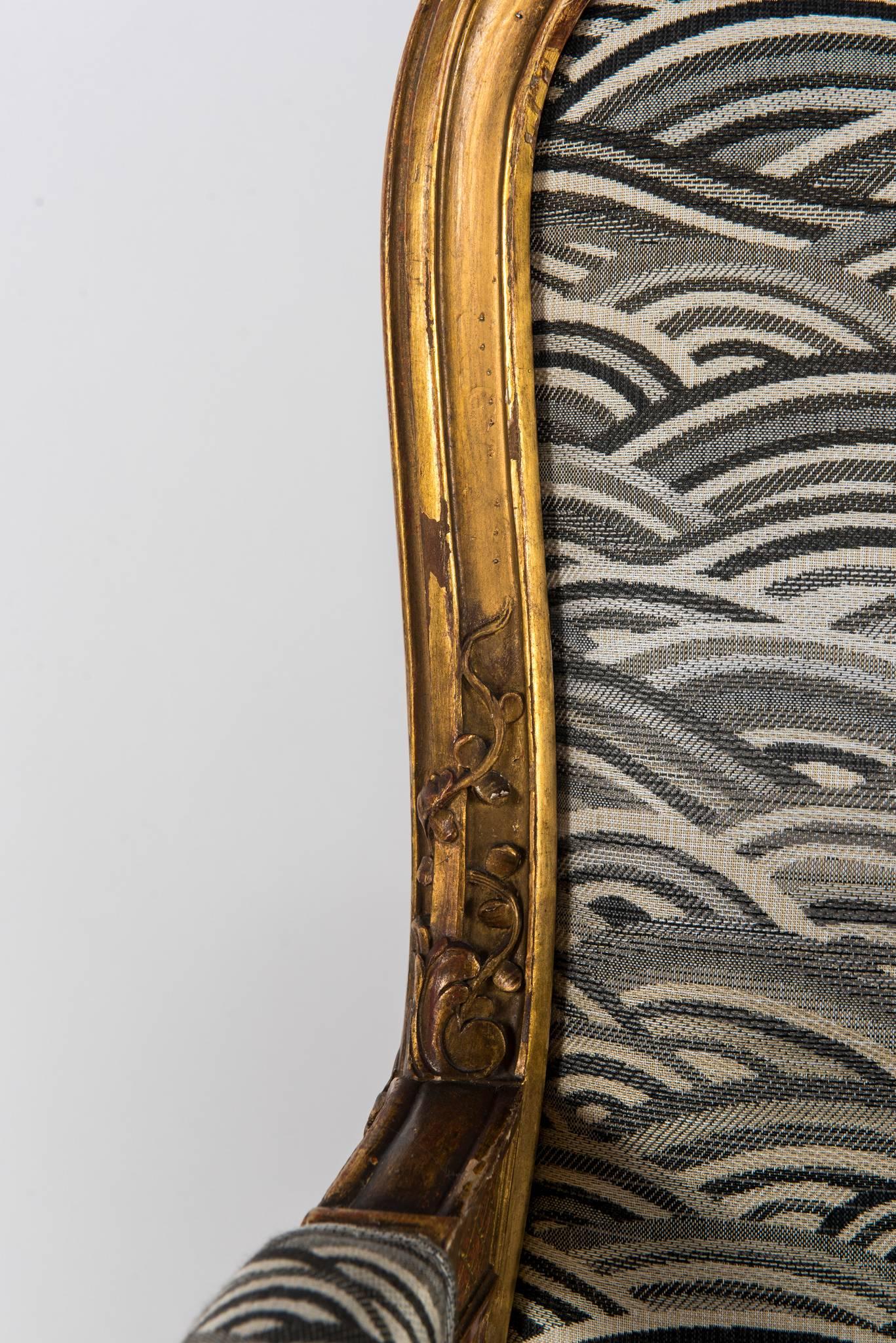 Français Fauteuil français du 19ème siècle de style Louis XV en bois doré en vente