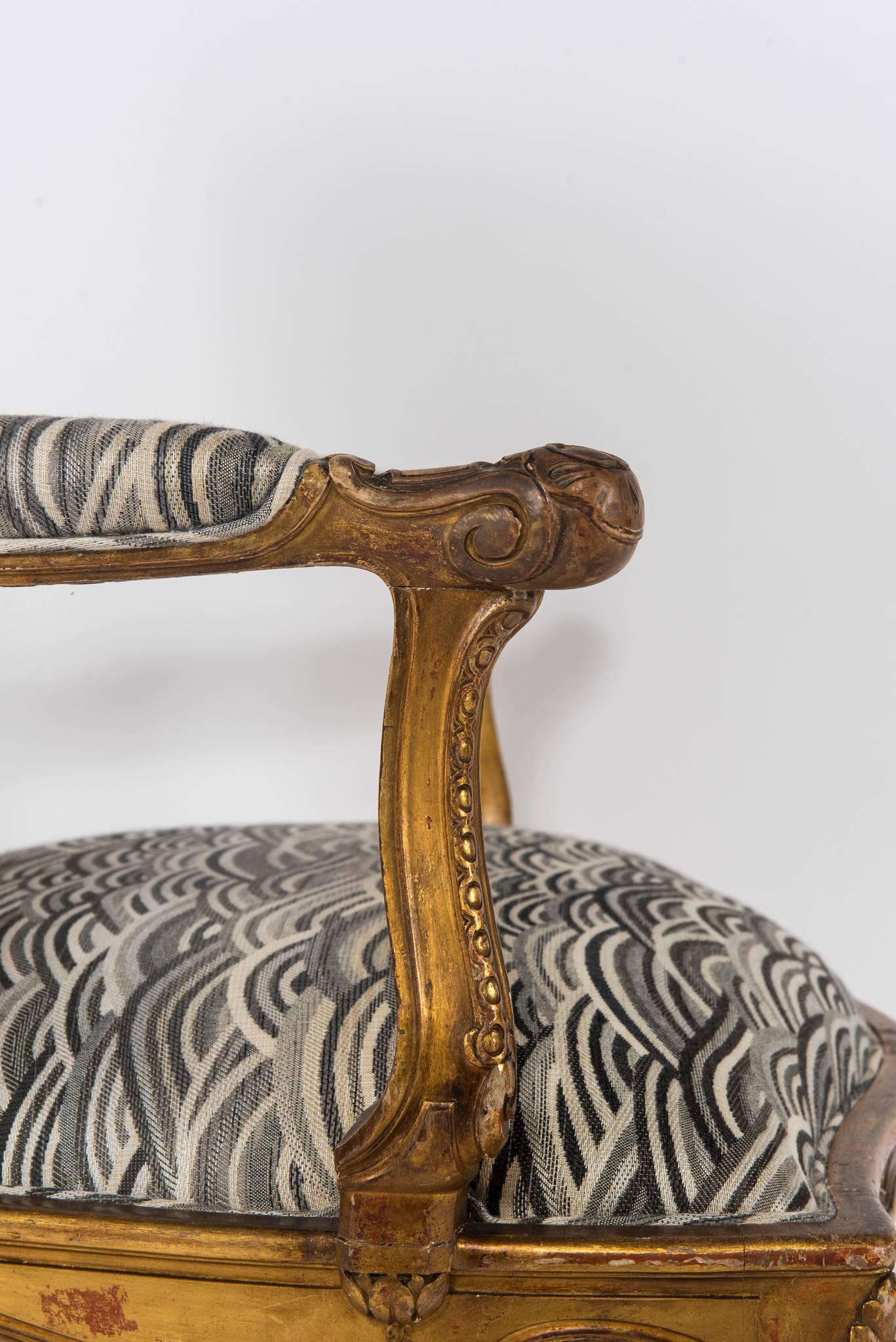 Fauteuil français du 19ème siècle de style Louis XV en bois doré en vente 1