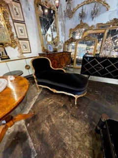 Chaise longue en bois doré de style Louis XV du 19e siècle