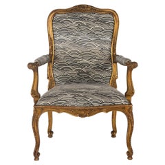 Fauteuil français du 19ème siècle de style Louis XV en bois doré