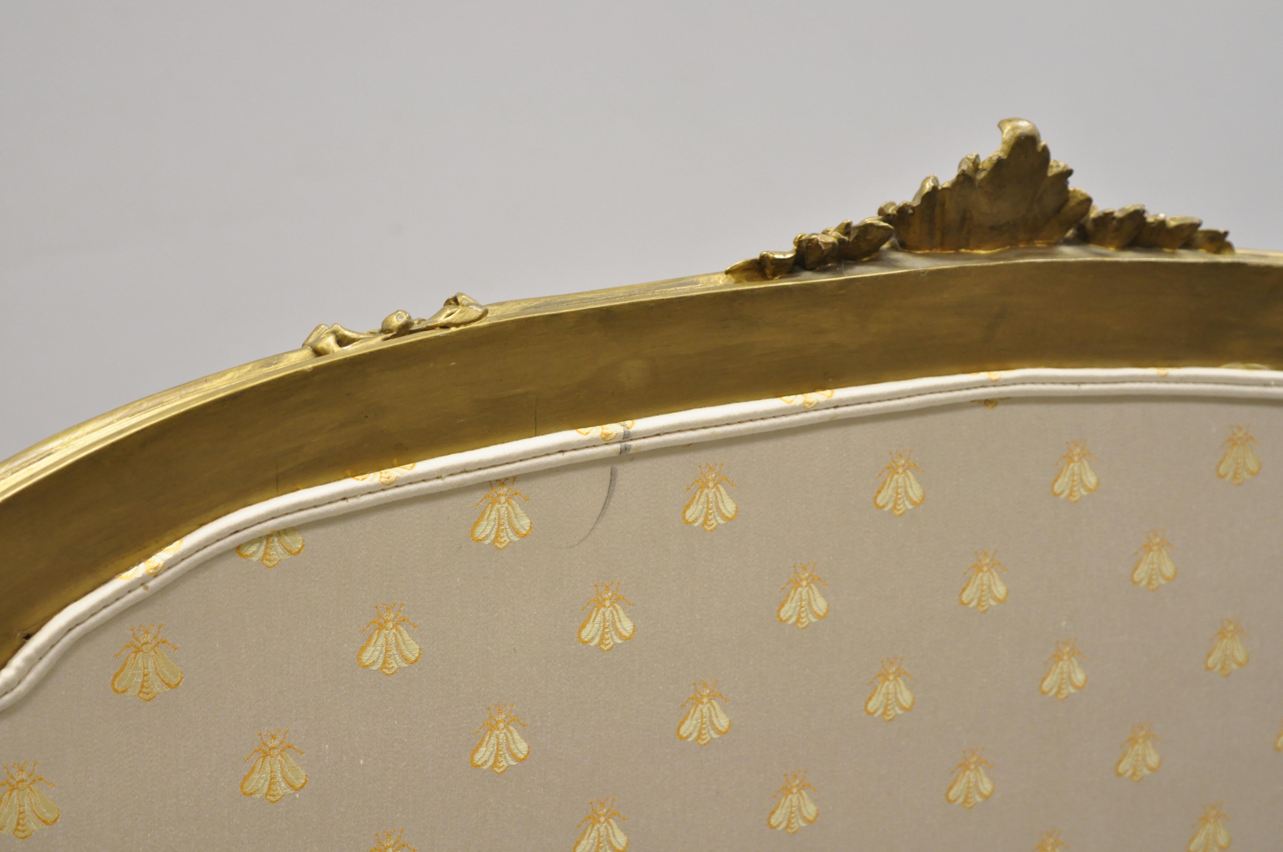 Suite de salon de style Louis XV du 19ème siècle en bois doré et doré, 3 pièces en vente 3