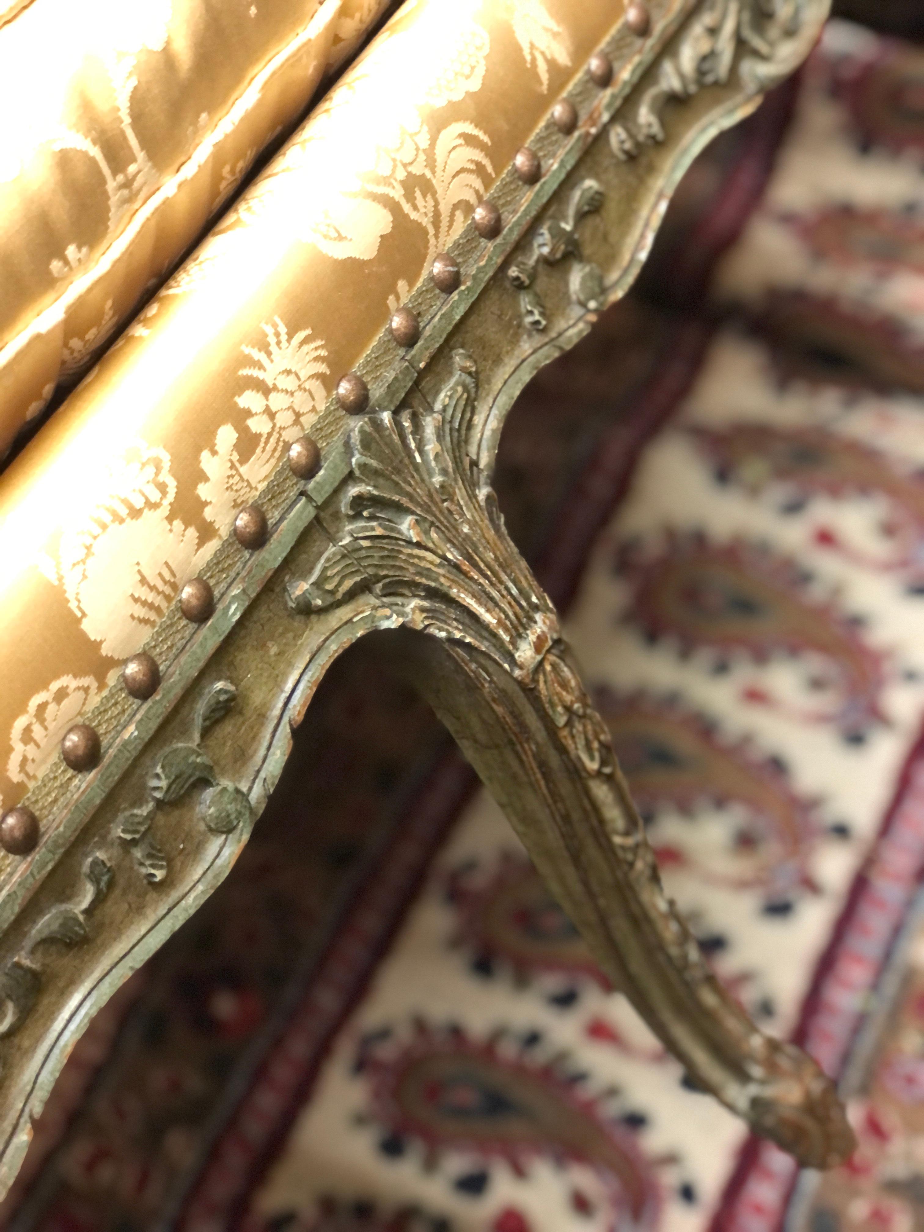 Banc de style Louis XV français du 19ème siècle sculpté et peint à la main en vert Bon état - En vente à Sofia, BG