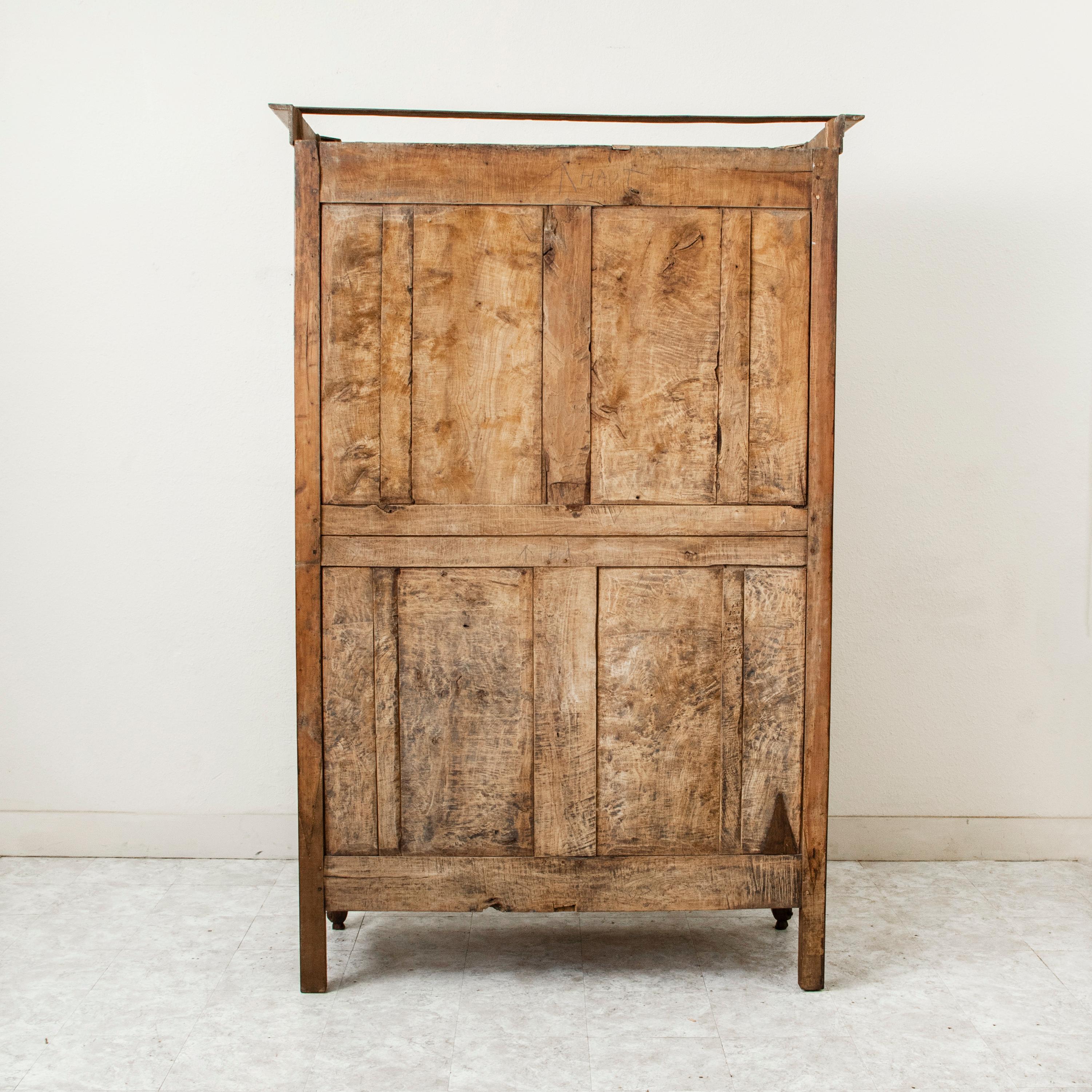 19th Century French Louis XV Style Hand Carved Burl Elm Armoire or Wardrobe In Good Condition For Sale In Fayetteville, AR