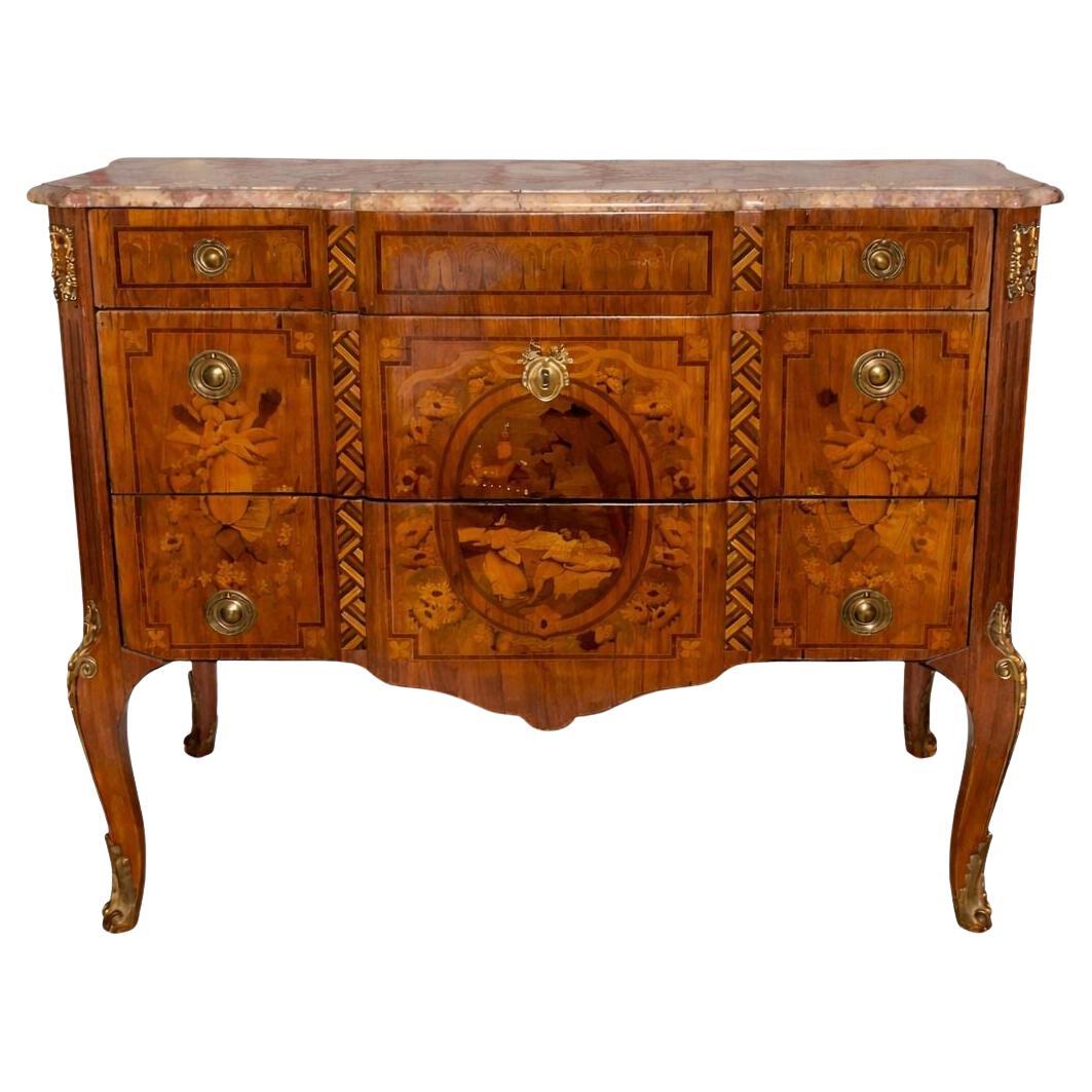 Commodo intarsiato in stile Luigi XV del XIX secolo con piano in bronzo e marmo.