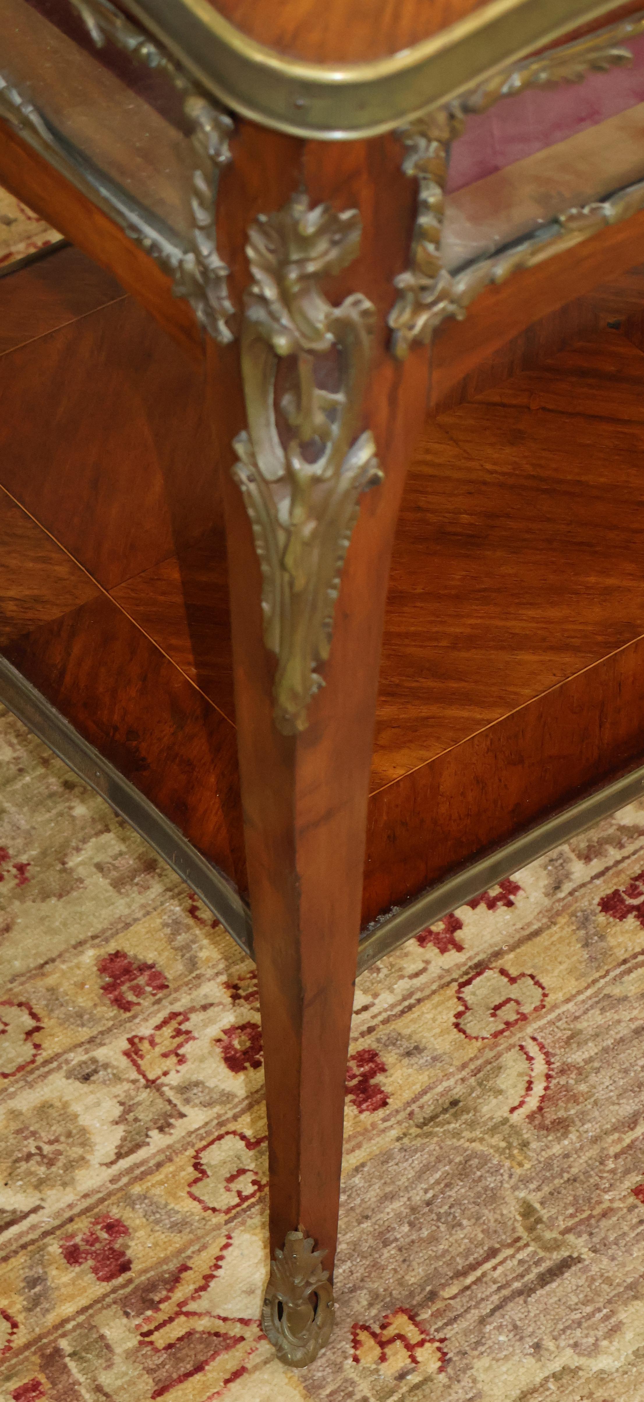 19th century French Louis XV Style Kingwood Bijouterie Jewlery Display Case For Sale 7