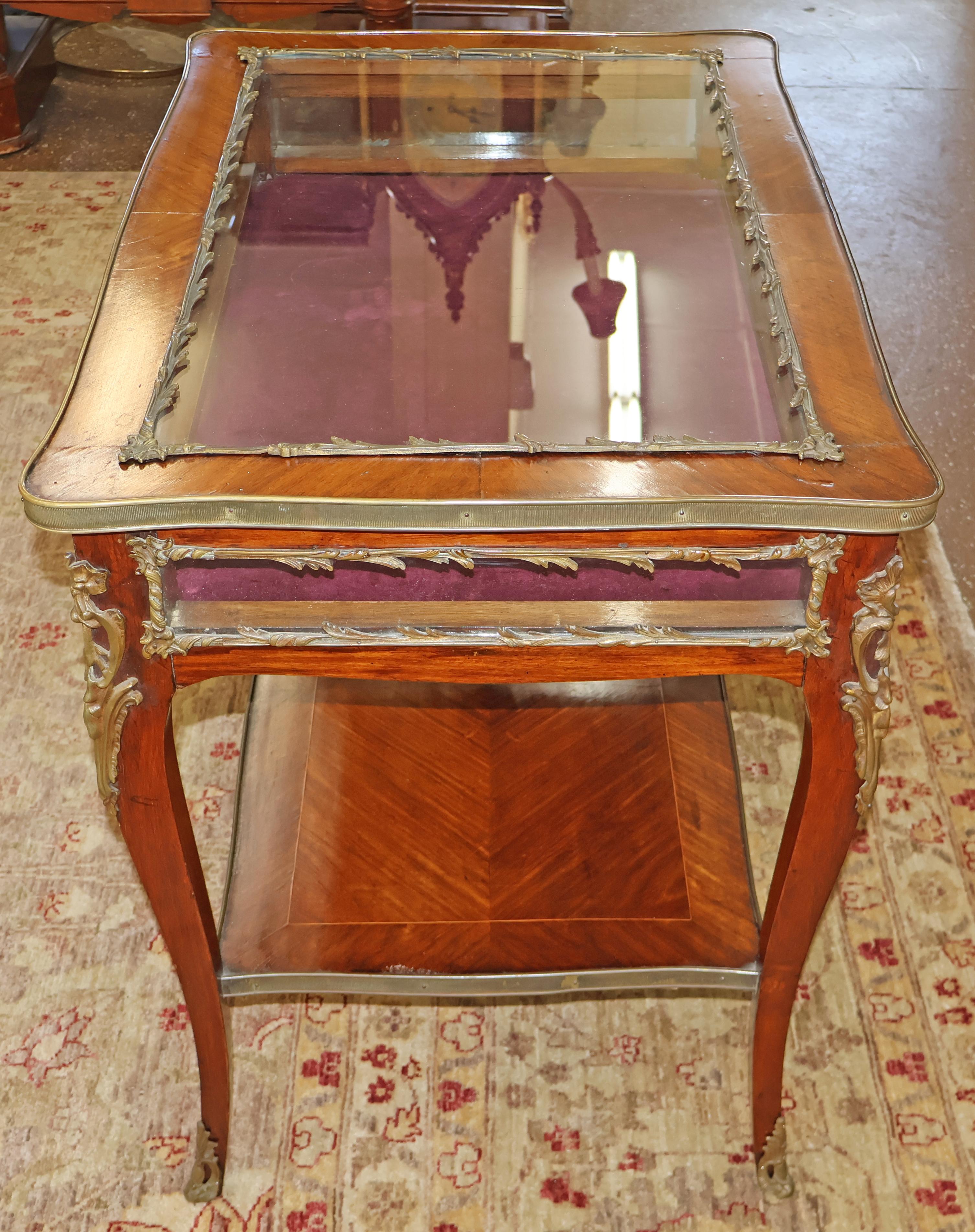 19th century French Louis XV Style Kingwood Bijouterie Jewlery Display Case For Sale 1