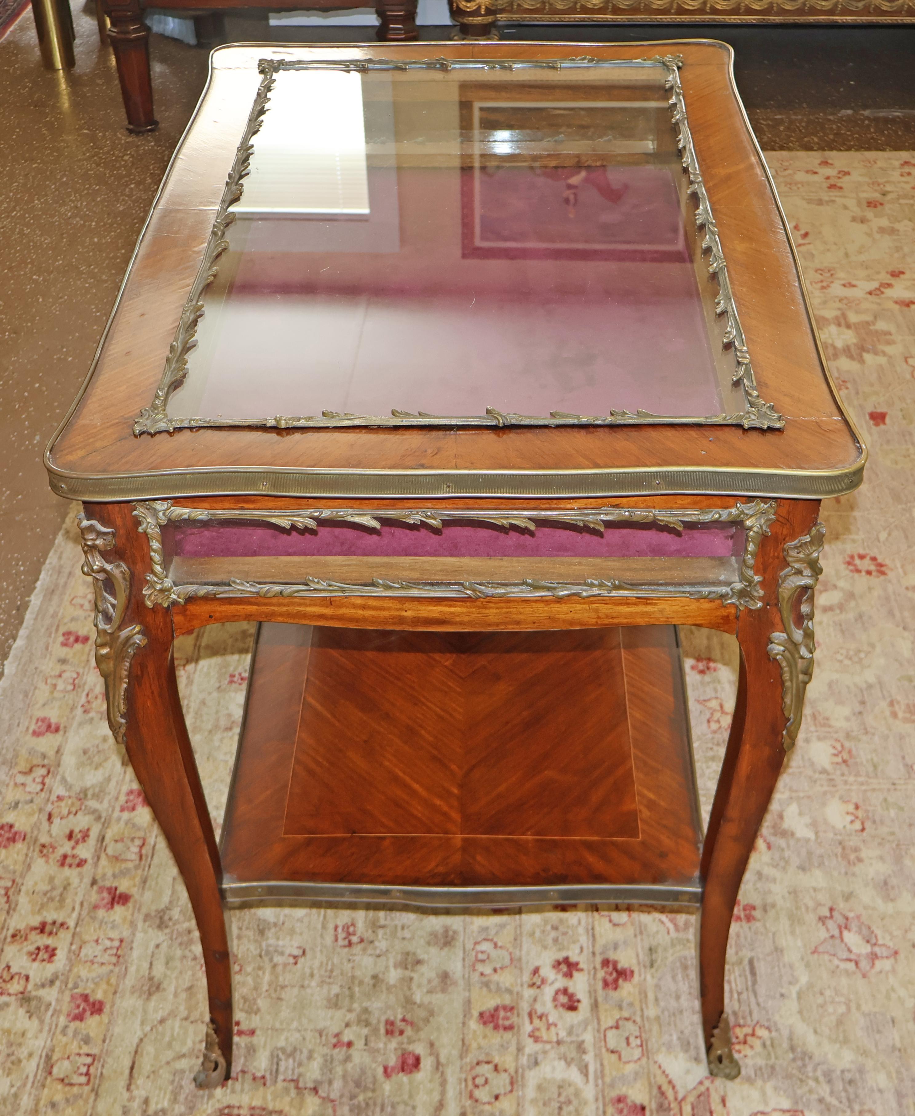 19th century French Louis XV Style Kingwood Bijouterie Jewlery Display Case For Sale 4