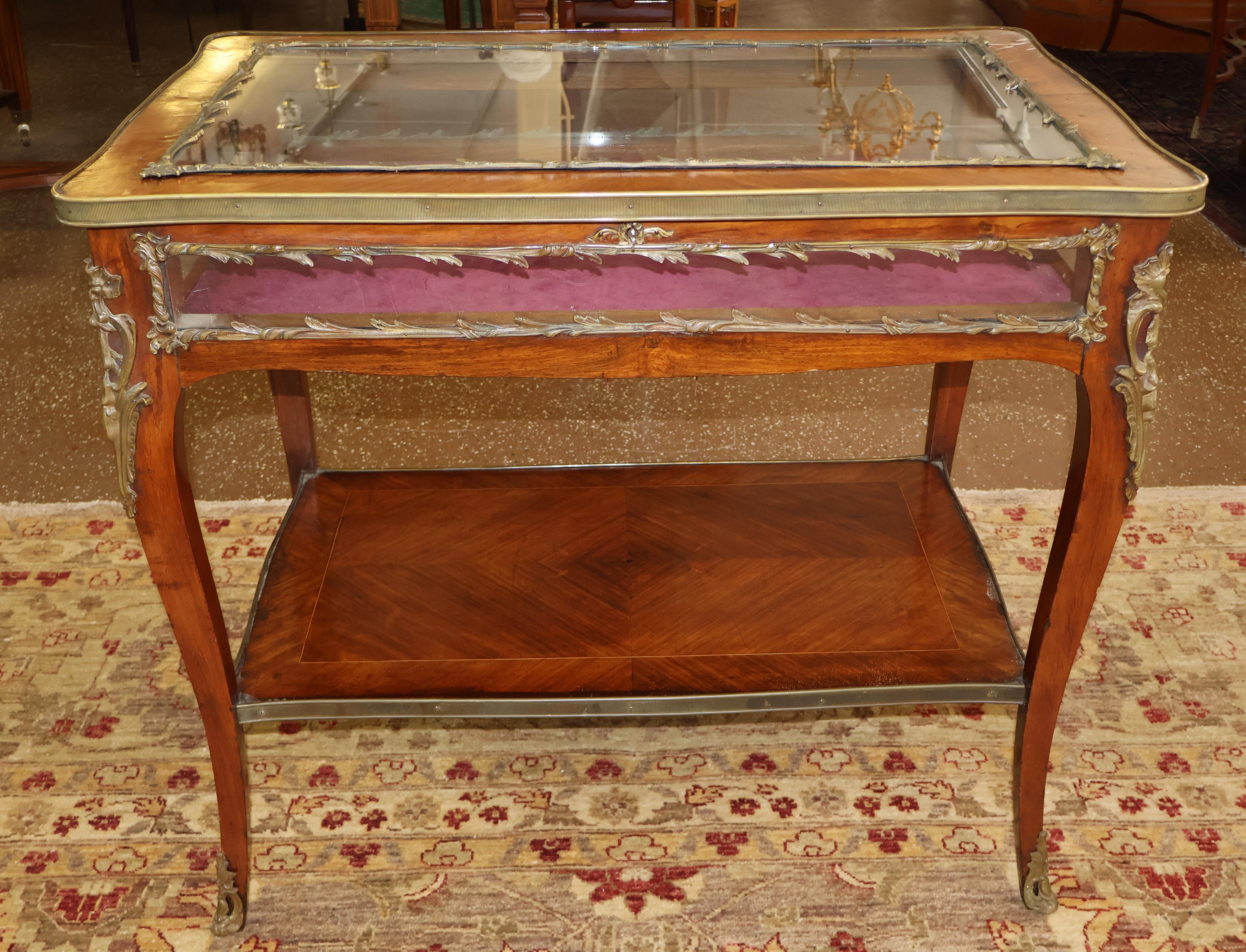 19th century French Louis XV Style Kingwood Bijouterie Jewlery Display Case For Sale 5