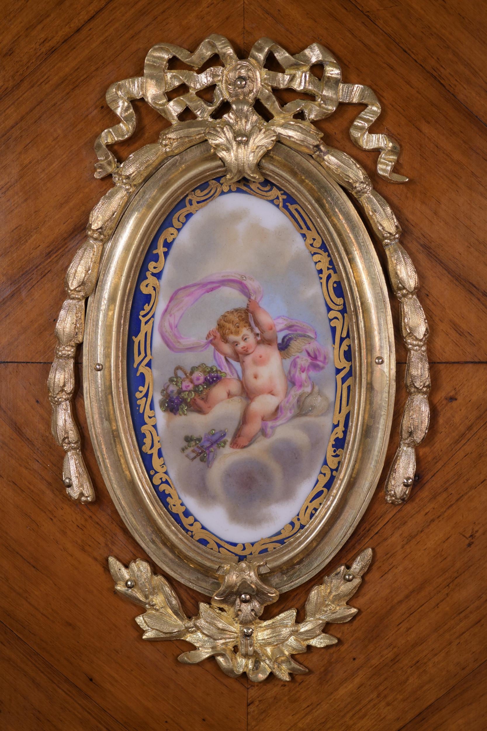 Französische Bonheur Du Jour aus Veilchenholz und Goldbronze im Louis XV.-Stil des 19. Jahrhunderts im Angebot 3
