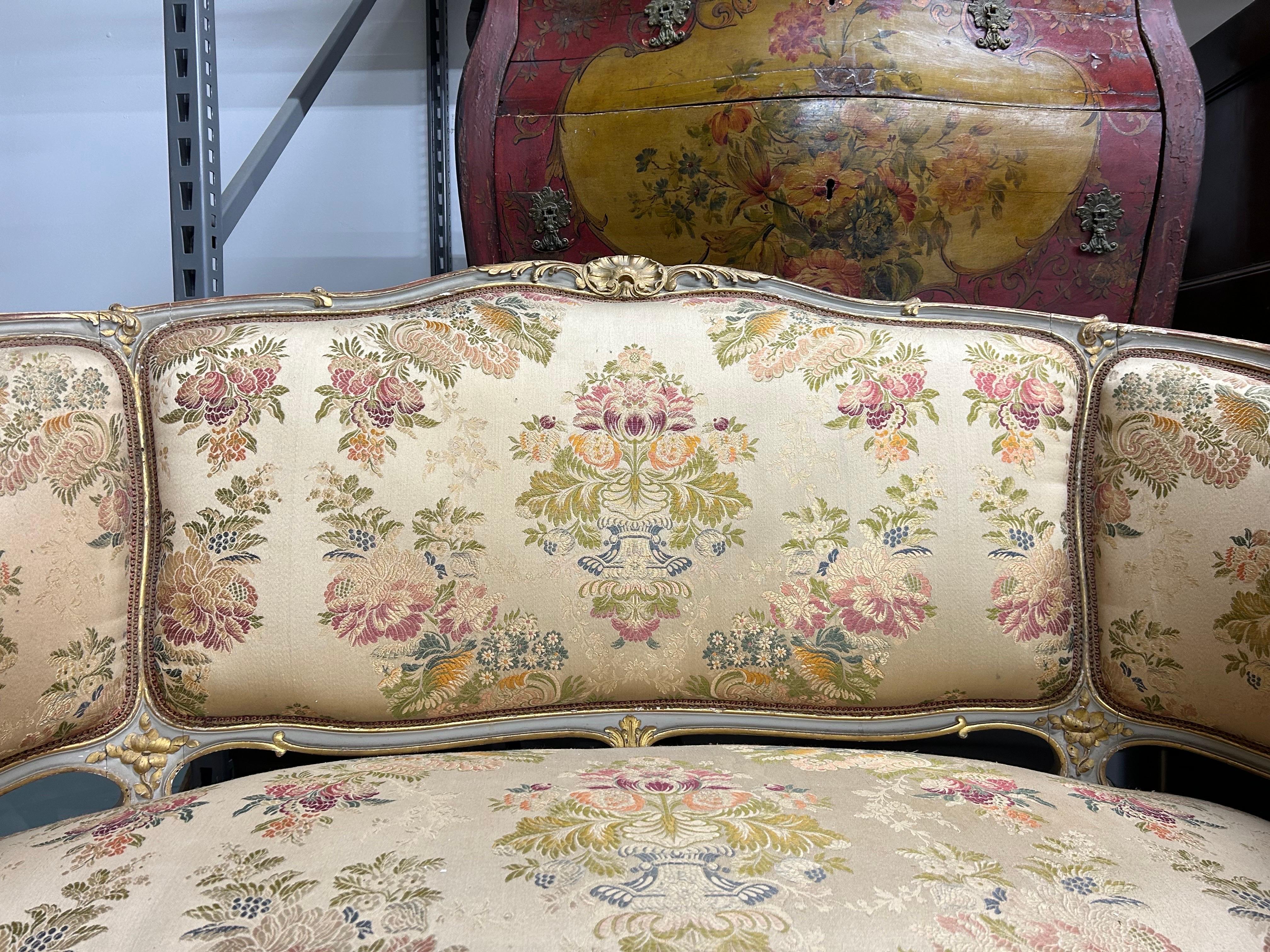 Bois Causeuse française du 19ème siècle de style Louis XV en vente