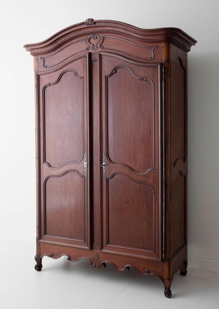 19th Century French Louis XV Style Mahogany Armoire For Sale at 1stdibs