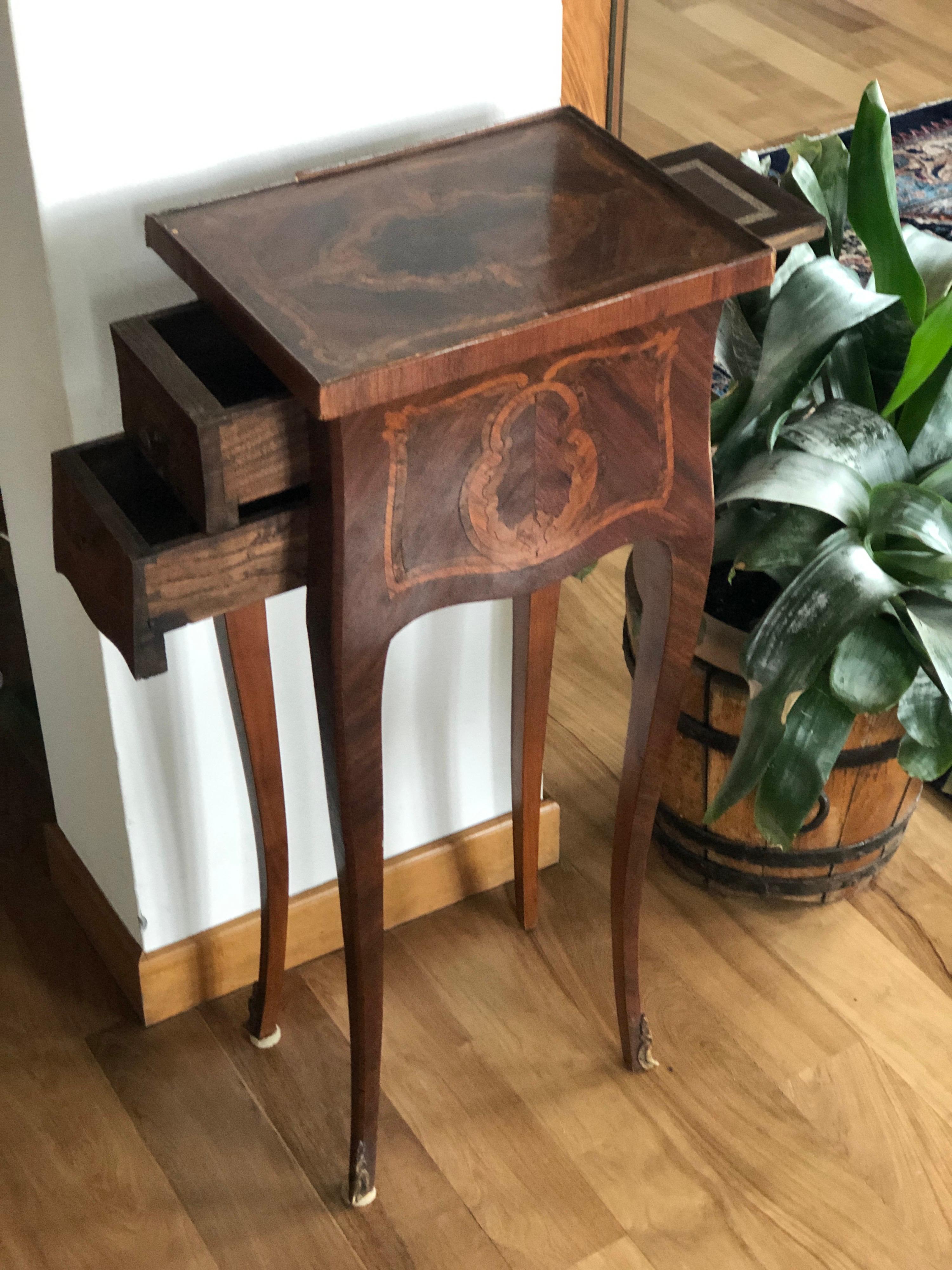 19th Century French Louis XV Style Mahogany Marquetry Side Table For Sale 1