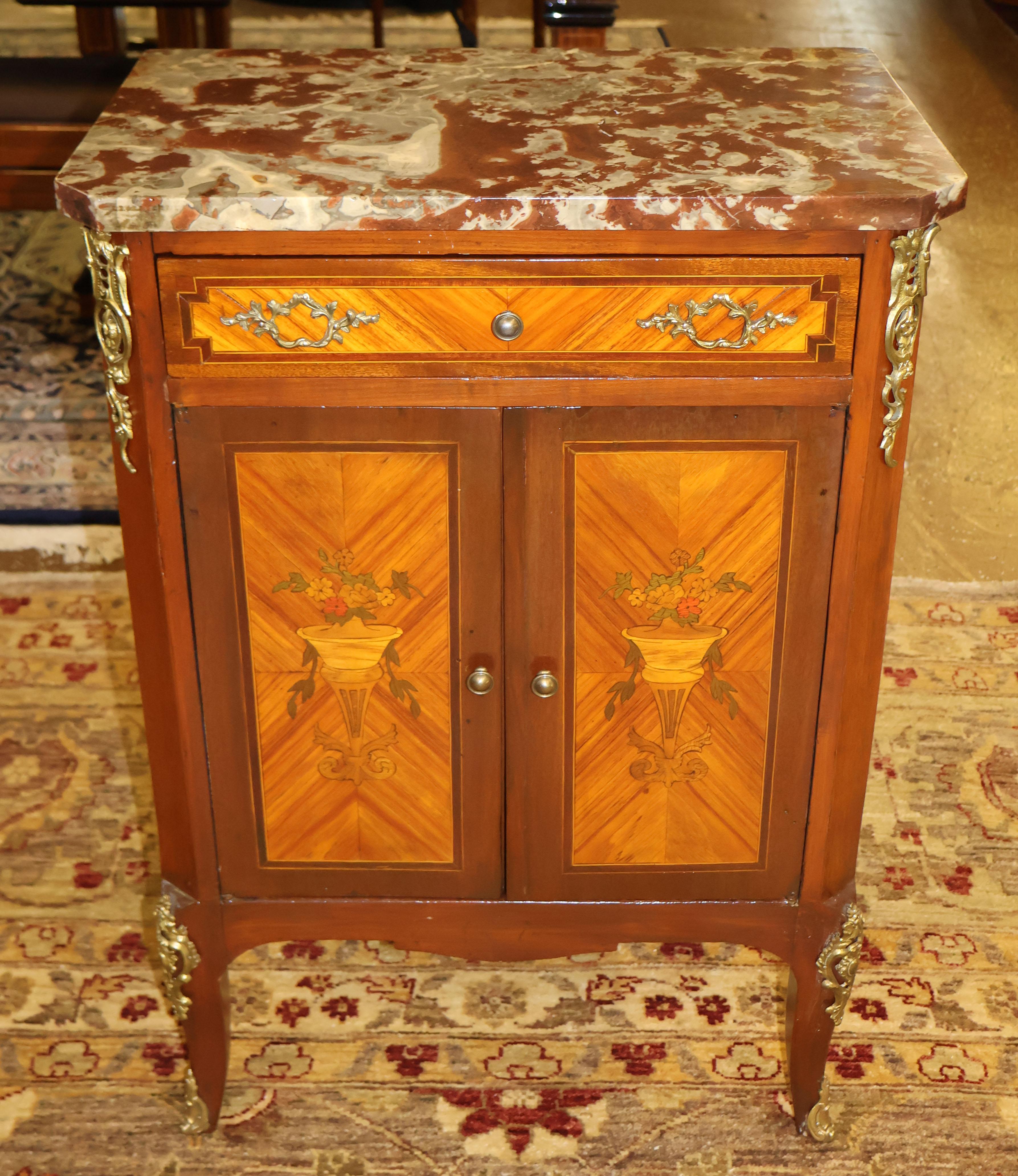​19th Century French Louis XV Style Marble Top Satinwood Inlaid Side Cabinet

Dimensions : 31