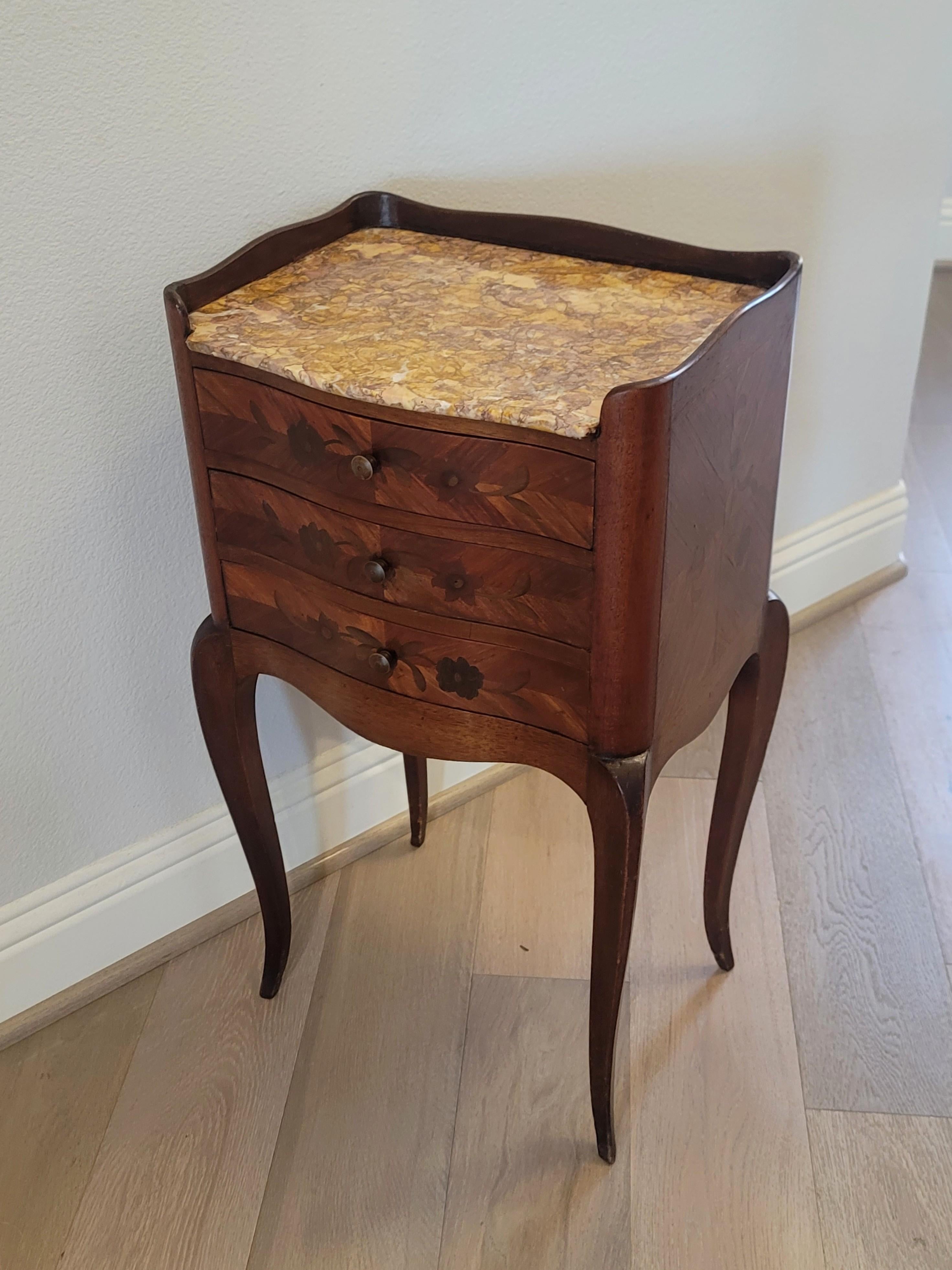 19th Century French Louis XV Style Marquetry Inlaid Nightstand Table For Sale 5