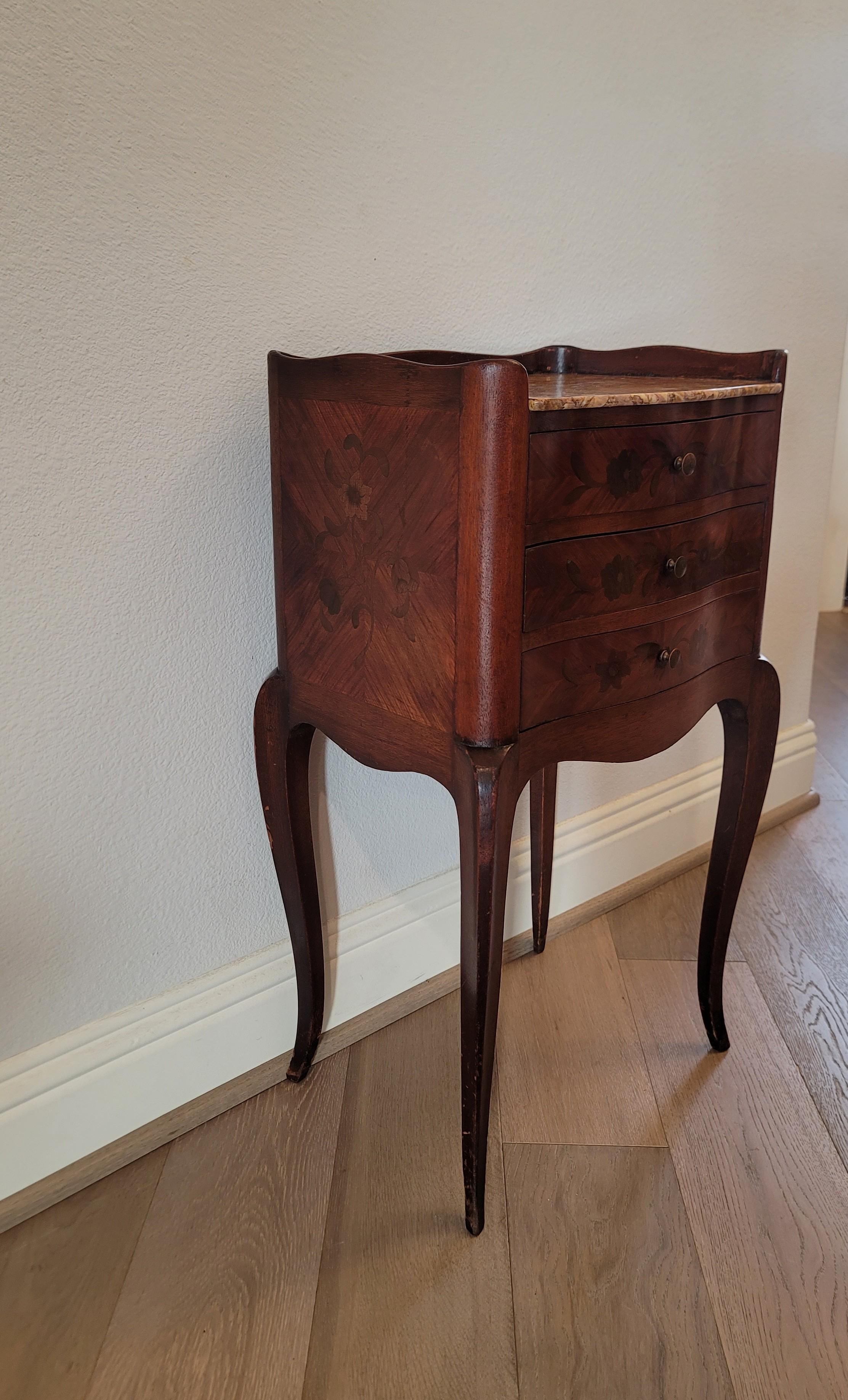 19th Century French Louis XV Style Marquetry Inlaid Nightstand Table For Sale 7
