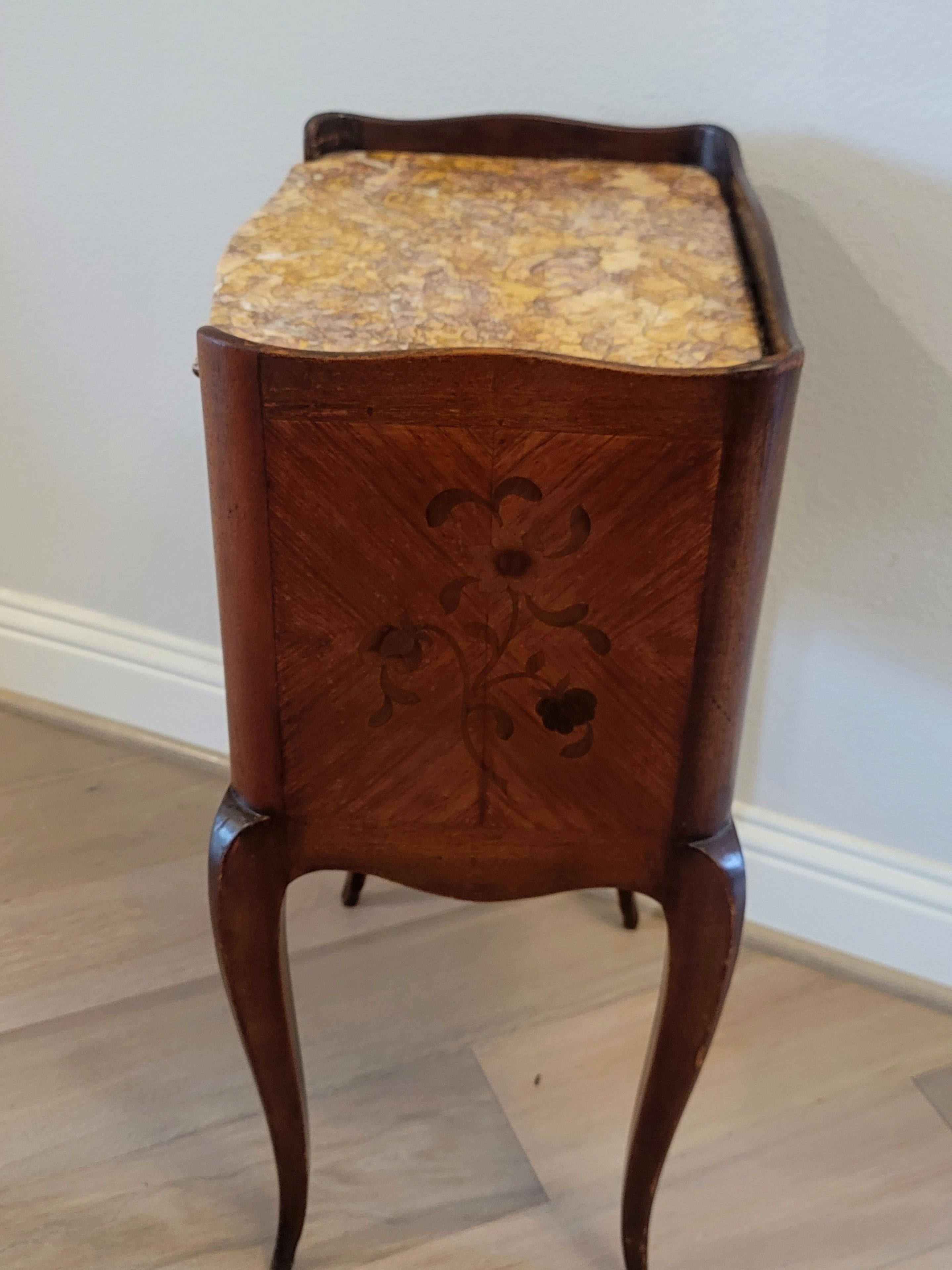 19th Century French Louis XV Style Marquetry Inlaid Nightstand Table For Sale 9