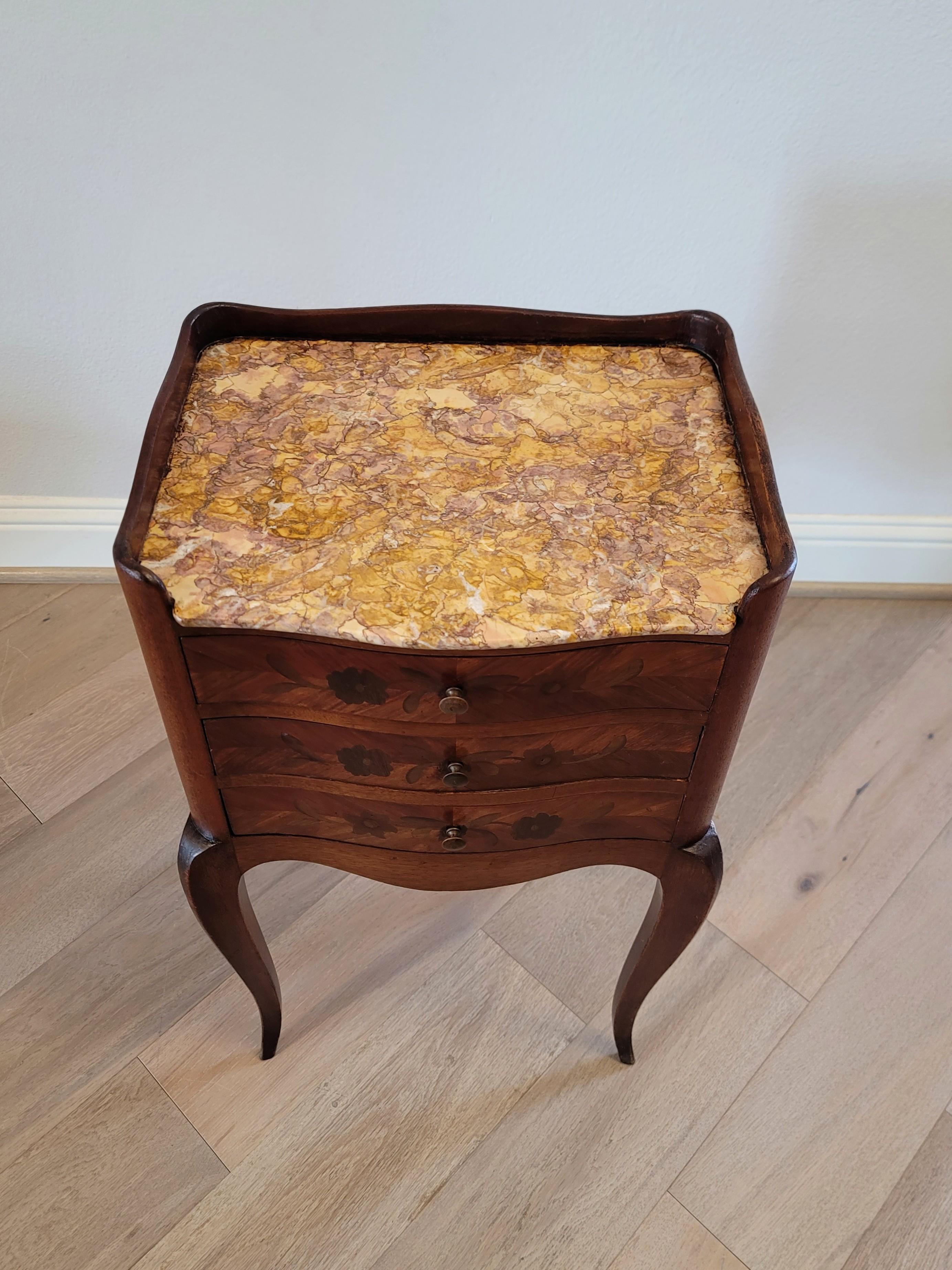 19th Century French Louis XV Style Marquetry Inlaid Nightstand Table For Sale 1