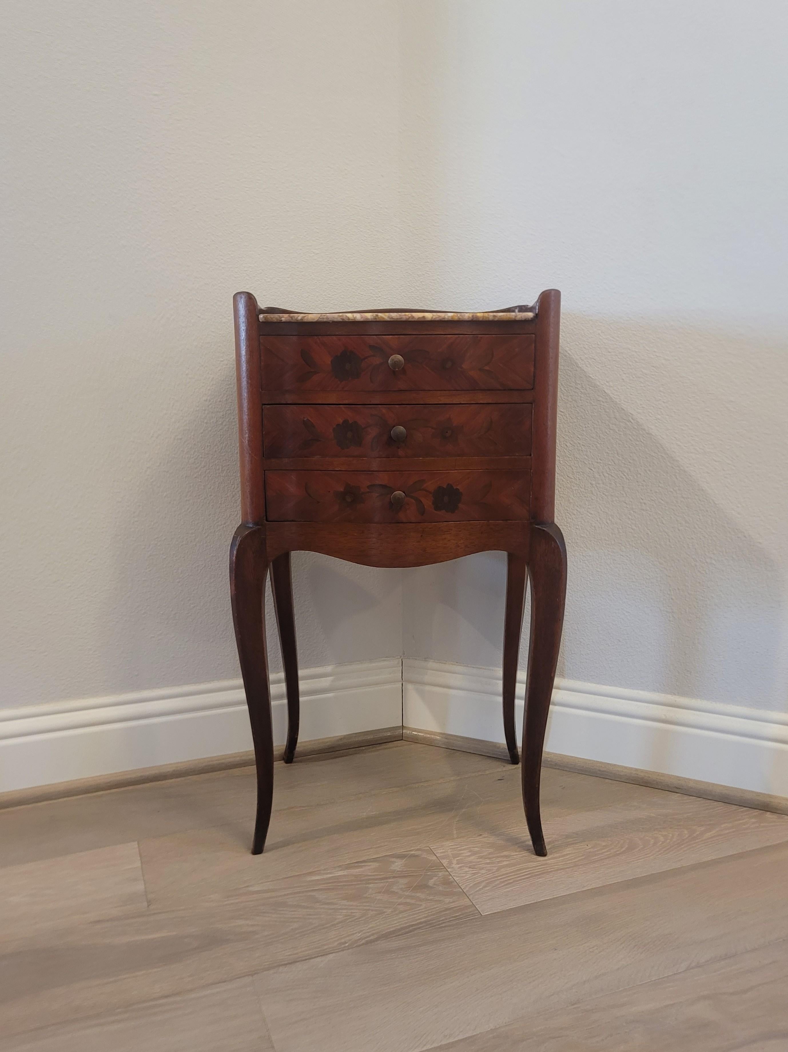 19th Century French Louis XV Style Marquetry Inlaid Nightstand Table For Sale 2