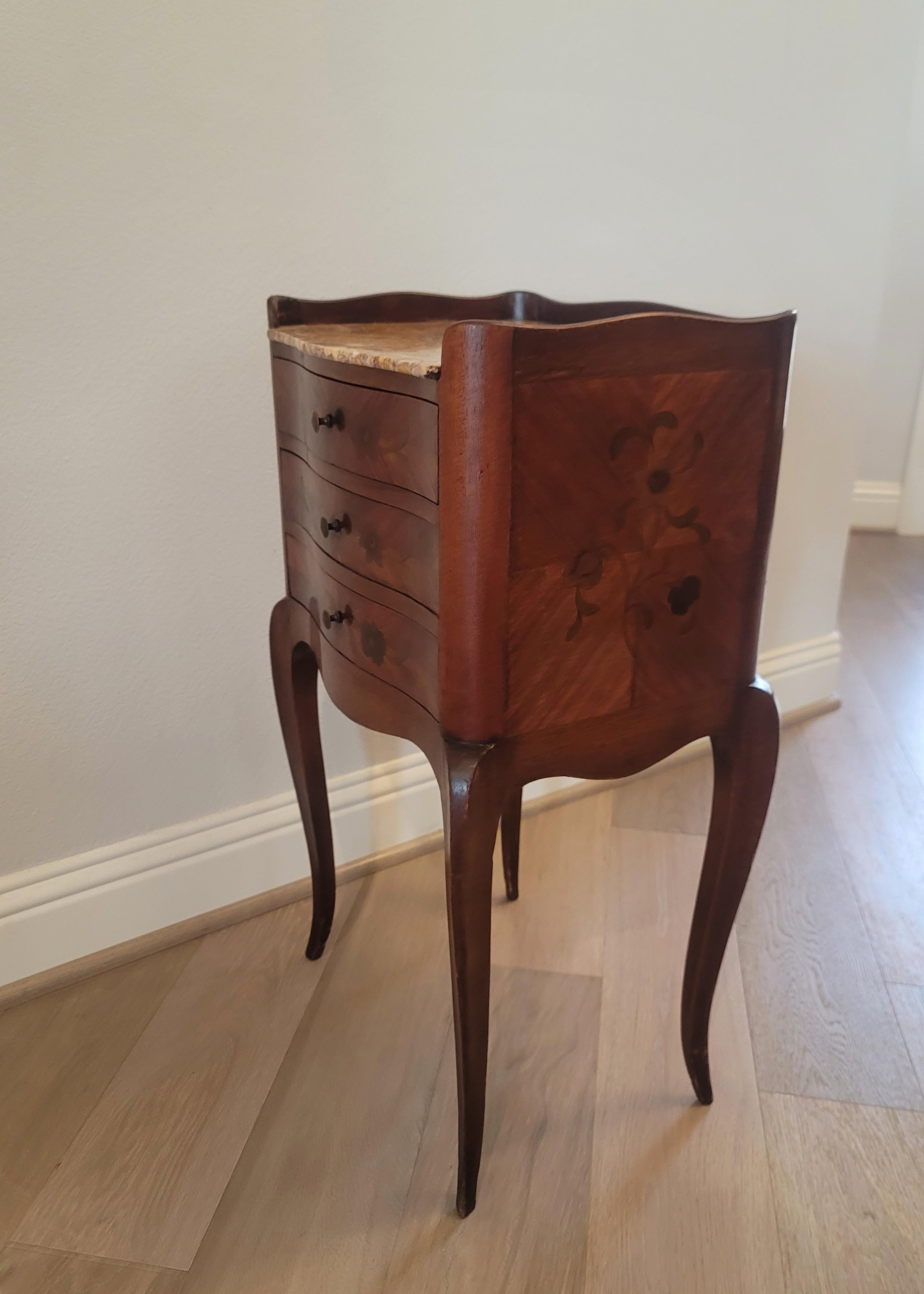 19th Century French Louis XV Style Marquetry Inlaid Nightstand Table For Sale 3