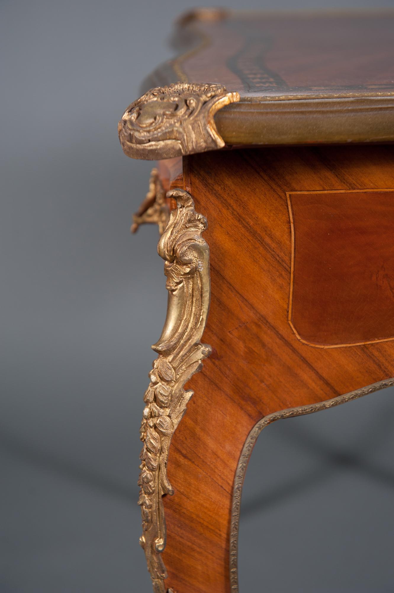 19th Century French Louis XV Style Marquetry Lady's Desk For Sale 1