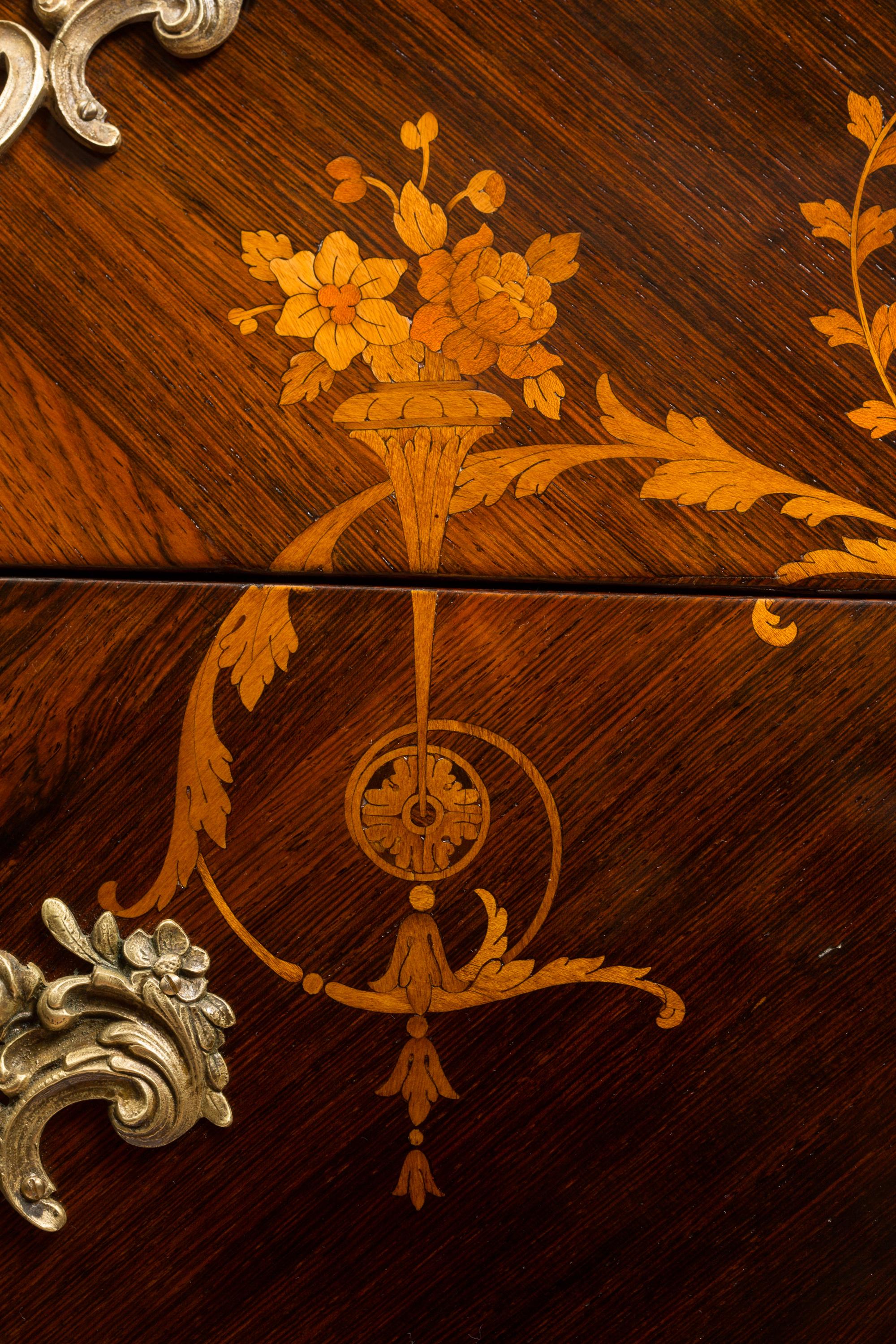 Franzsische Kommode im Louis-XV-Stil mit gemischten Holzeinlegearbeiten aus dem 19. (Französisch) im Angebot