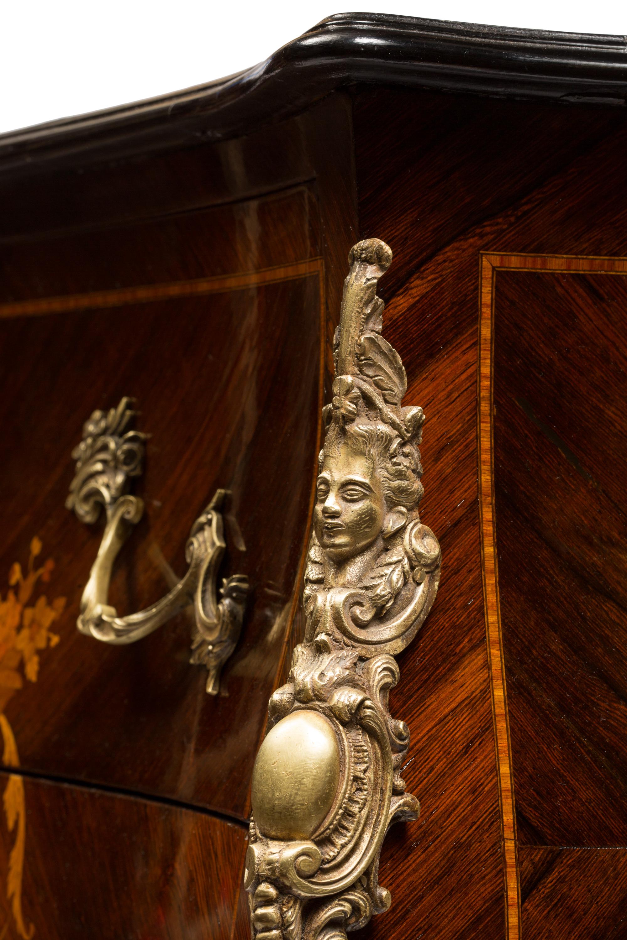 Franzsische Kommode im Louis-XV-Stil mit gemischten Holzeinlegearbeiten aus dem 19. (Bronze) im Angebot