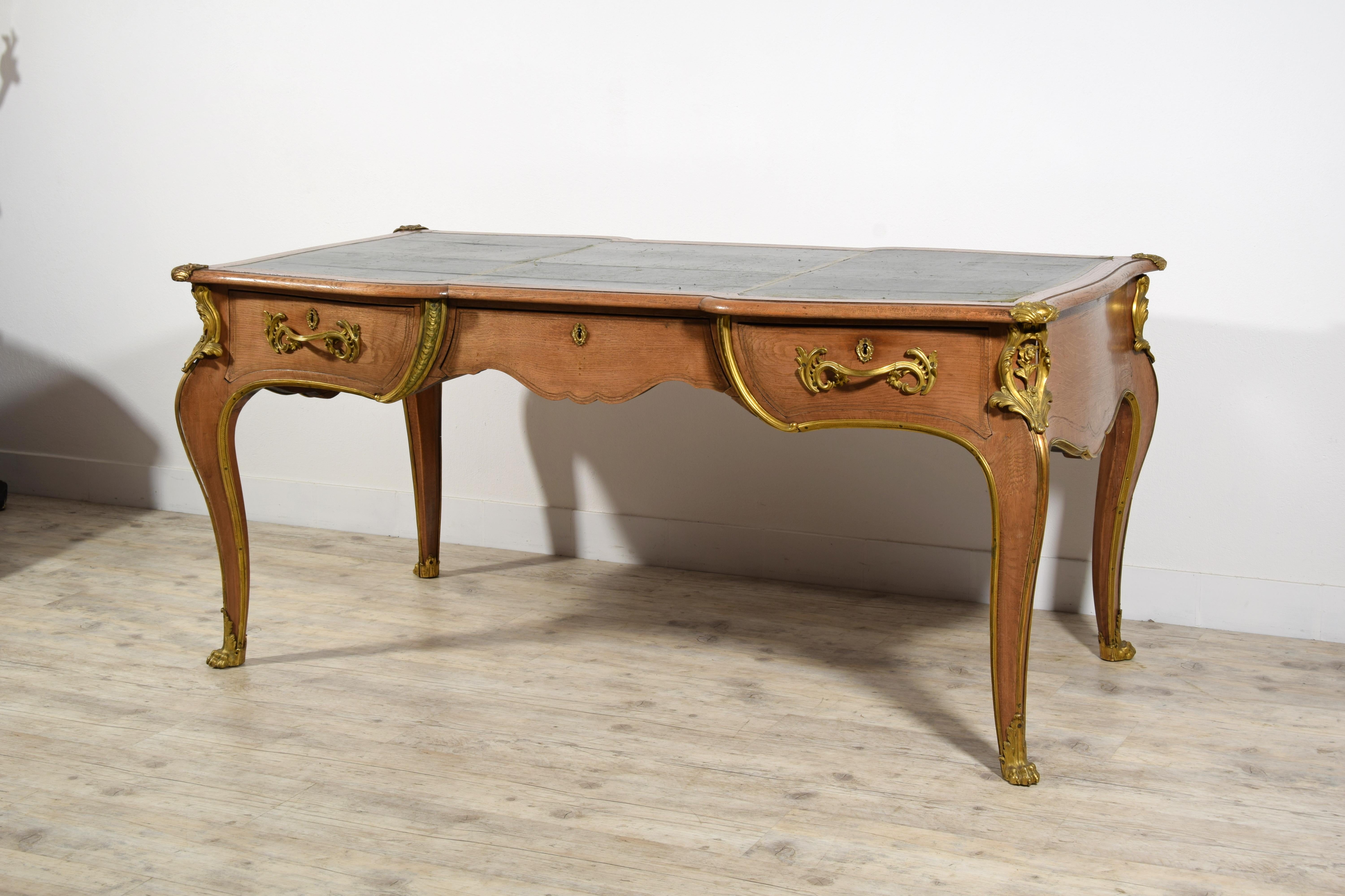 19th Century, French Louis XV style Natural Wood Center Desk with Gilt Bronzes  For Sale 1