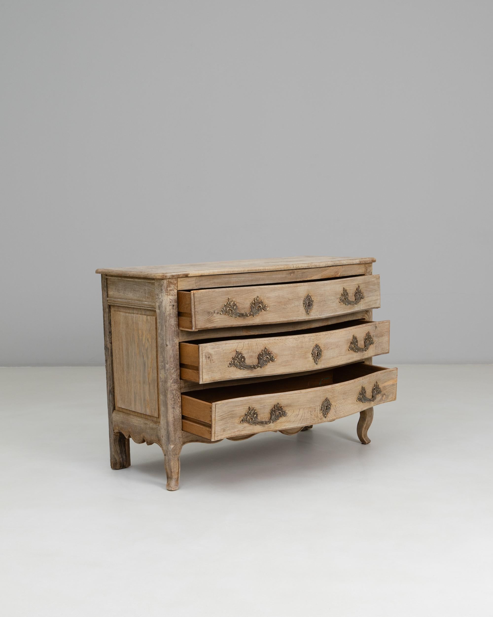 19th Century French Louis XV Style Oak Chest of Drawers For Sale 7
