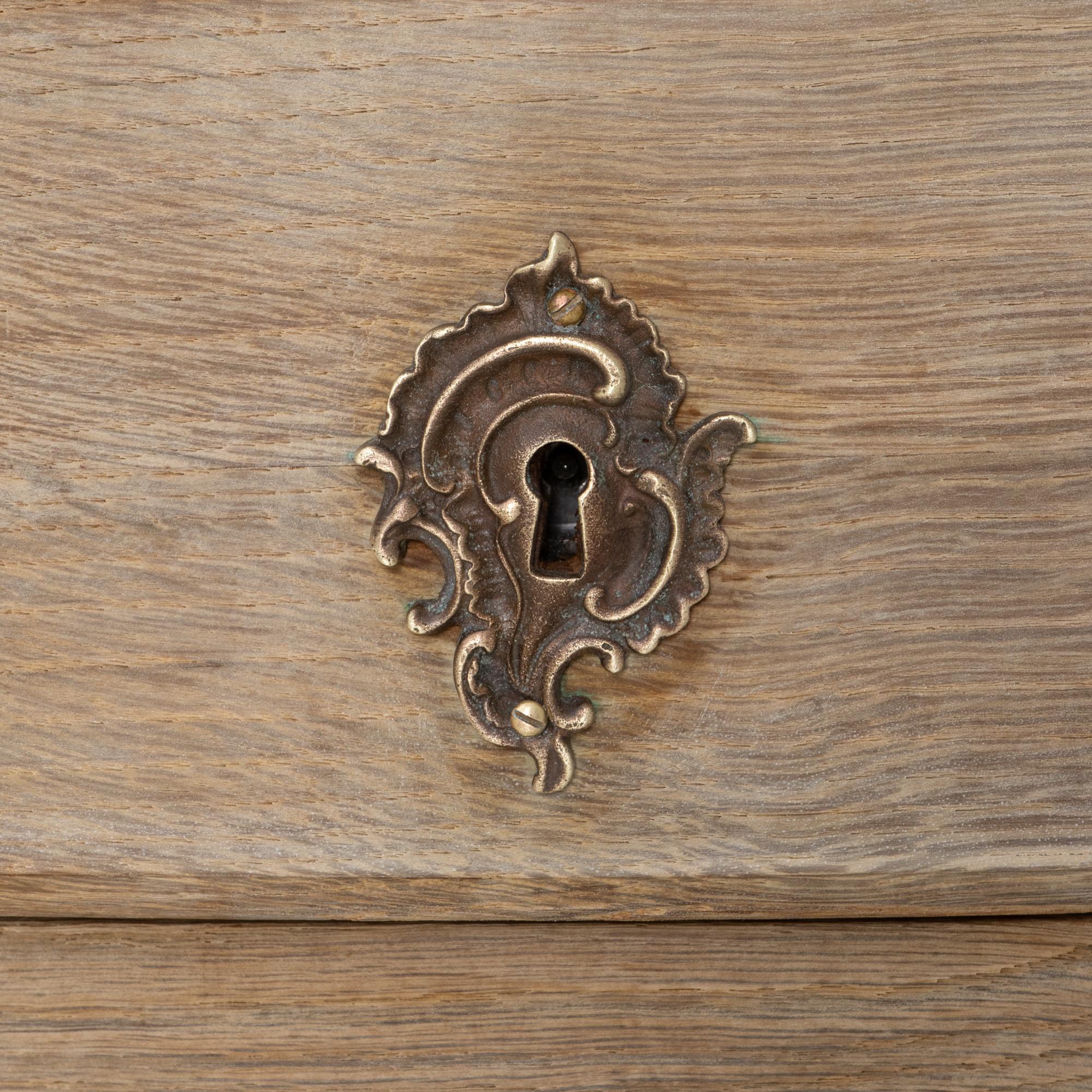 19th Century French Louis XV Style Oak Chest of Drawers For Sale 10