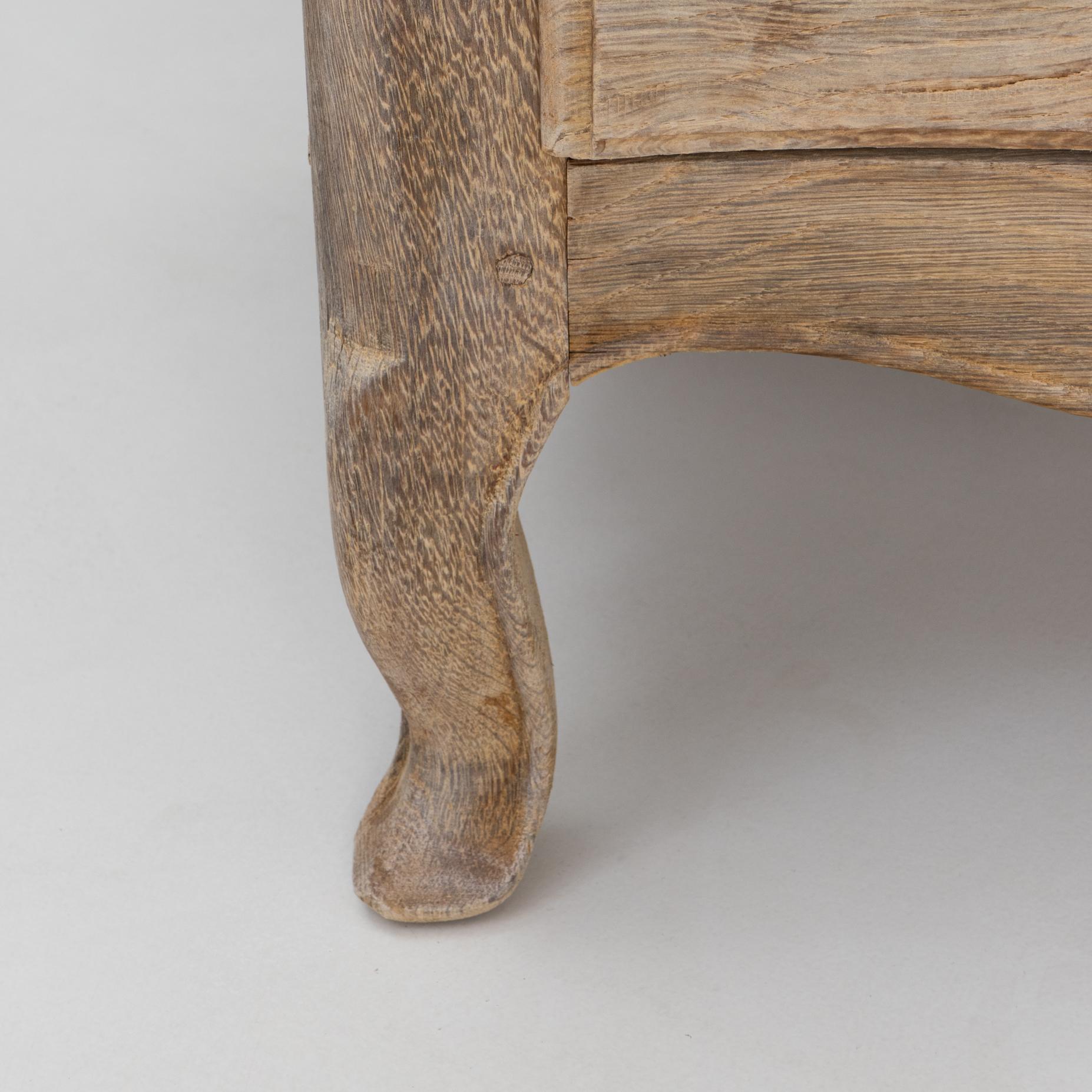 19th Century French Louis XV Style Oak Chest of Drawers For Sale 11