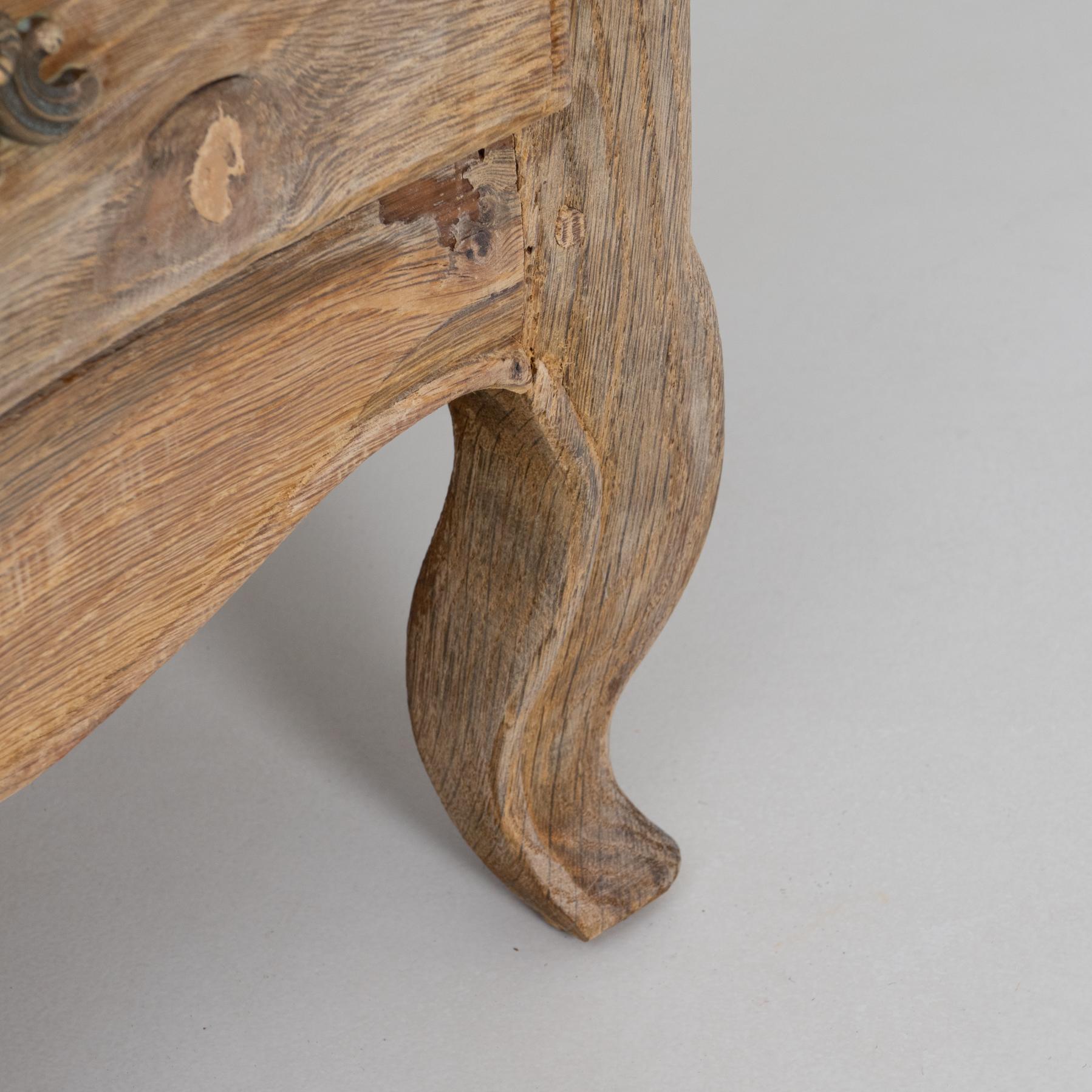 19th Century French Louis XV Style Oak Chest of Drawers For Sale 12