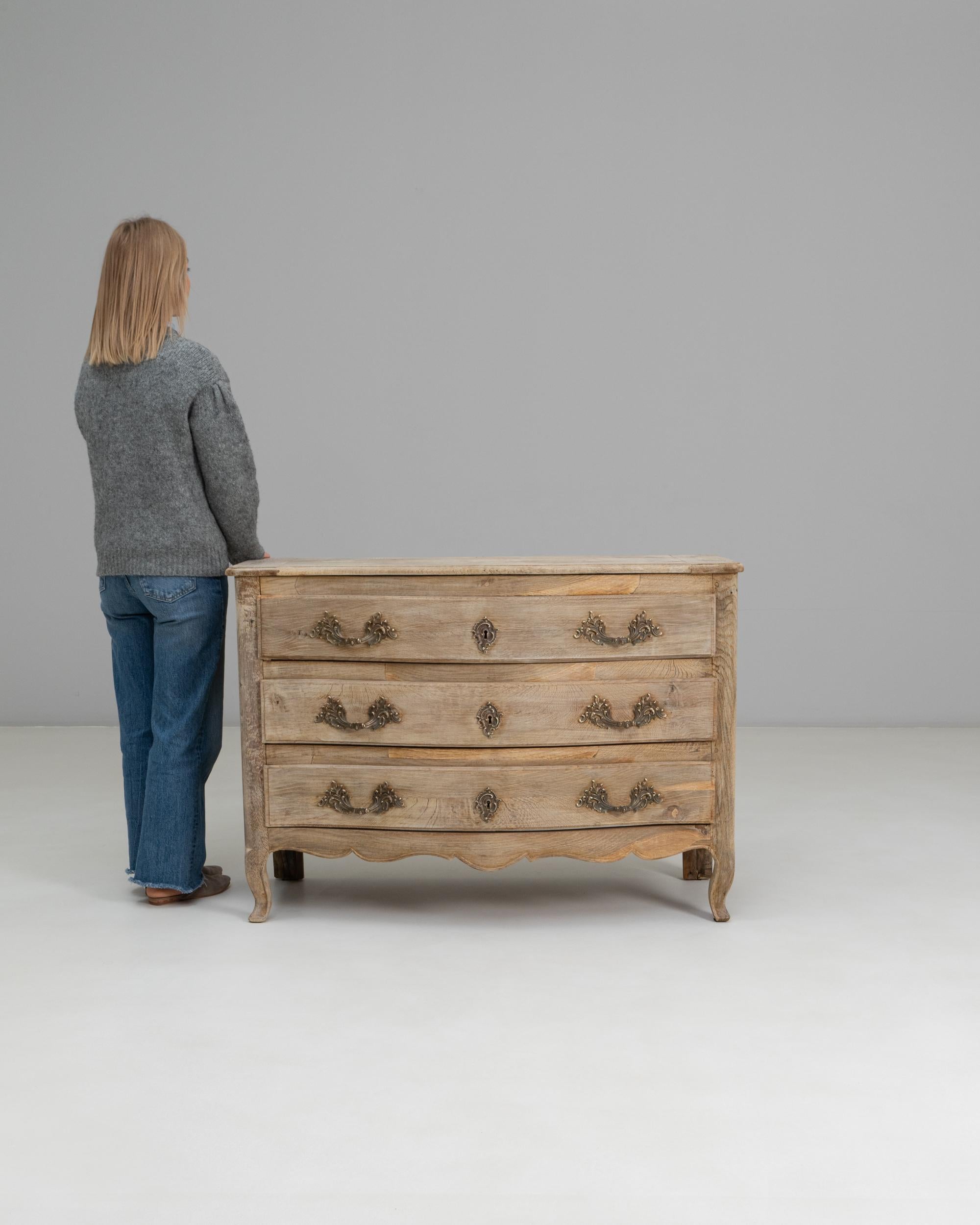 19th Century French Louis XV Style Oak Chest of Drawers For Sale 1