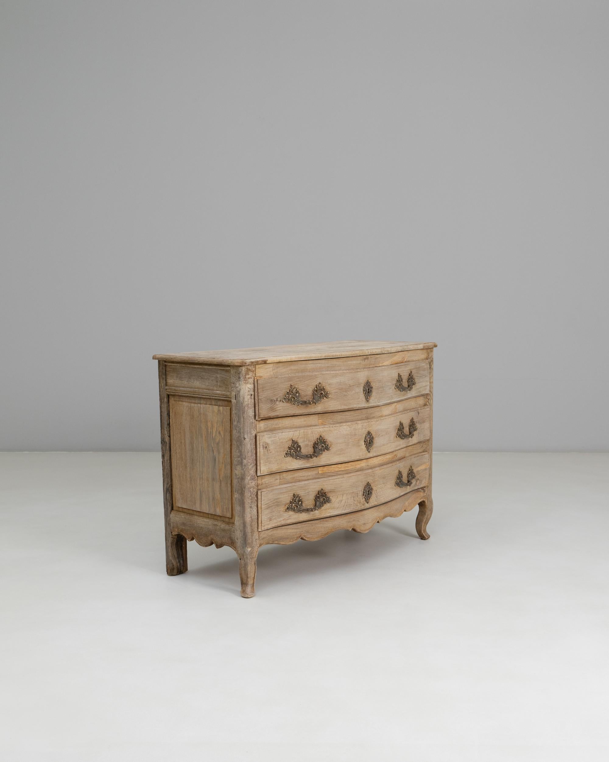 19th Century French Louis XV Style Oak Chest of Drawers For Sale 2