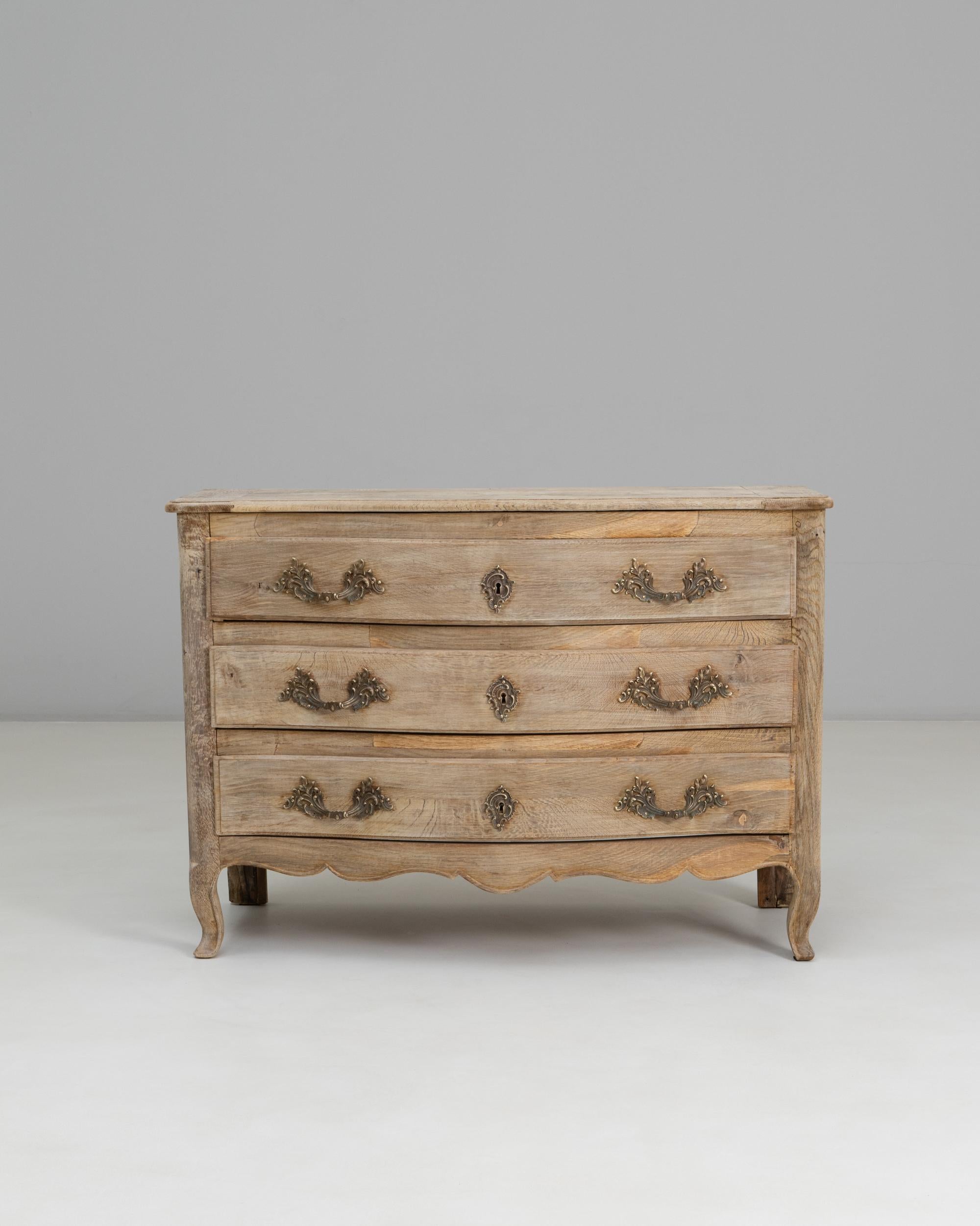 19th Century French Louis XV Style Oak Chest of Drawers For Sale 3