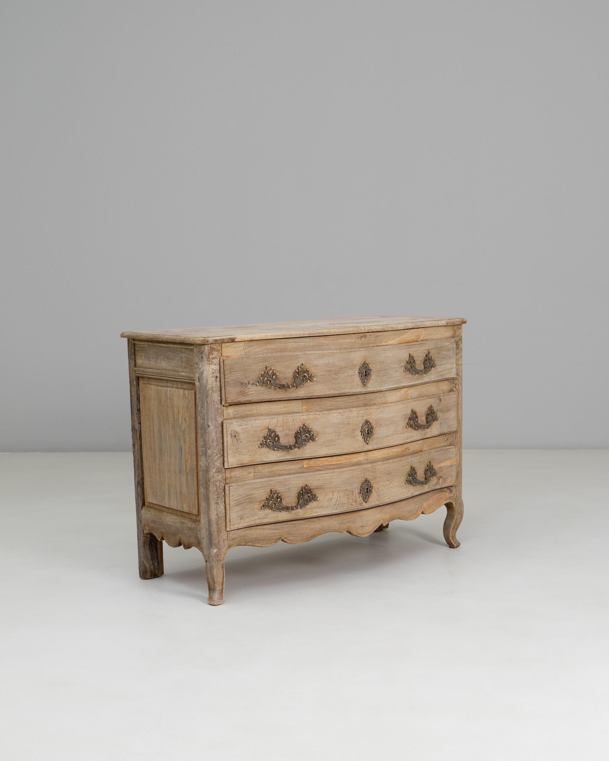 19th Century French Louis XV Style Oak Chest of Drawers For Sale 5