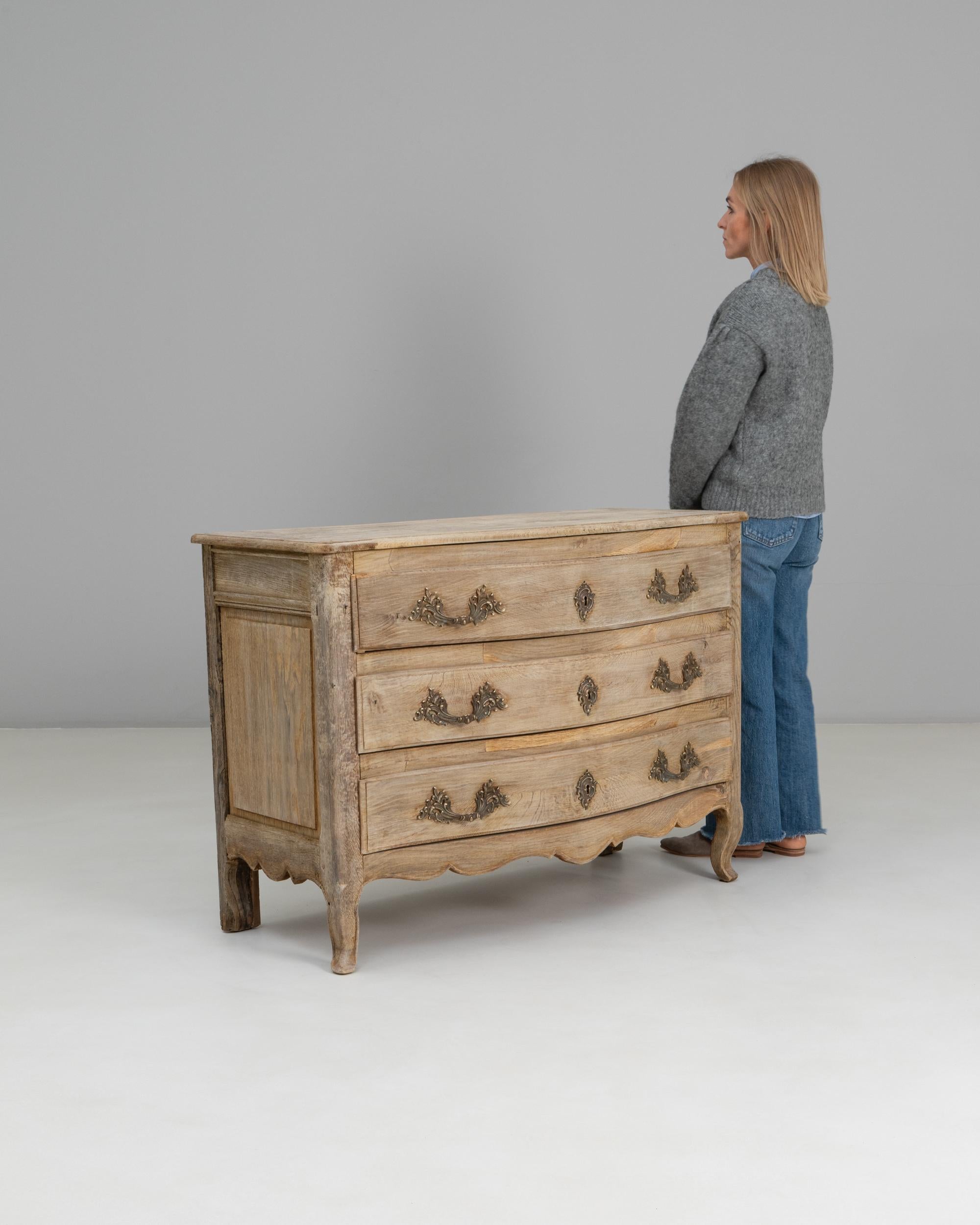 19th Century French Louis XV Style Oak Chest of Drawers For Sale 6