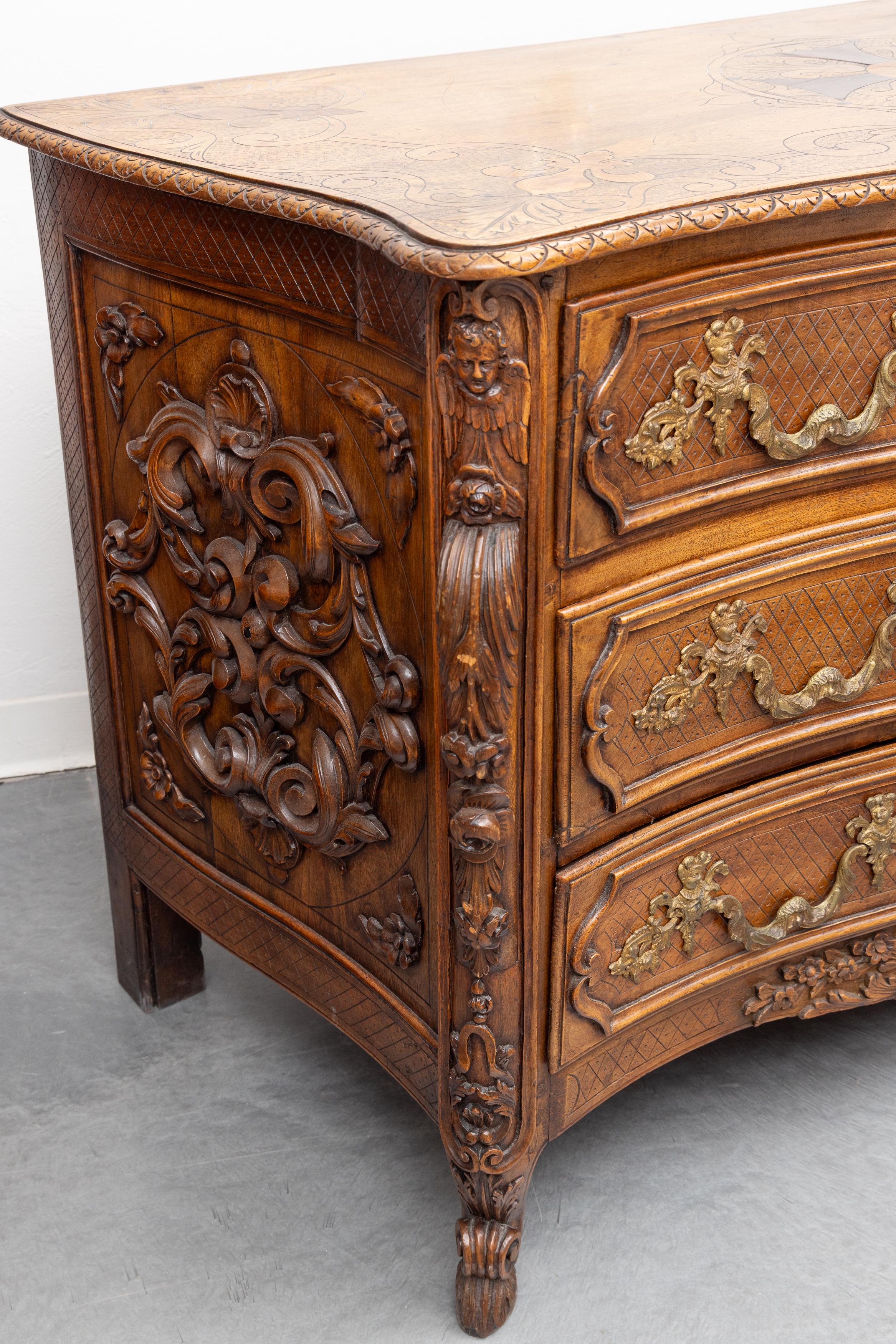Commode provençale en chêne du XIXe siècle de style Louis XV en vente 5