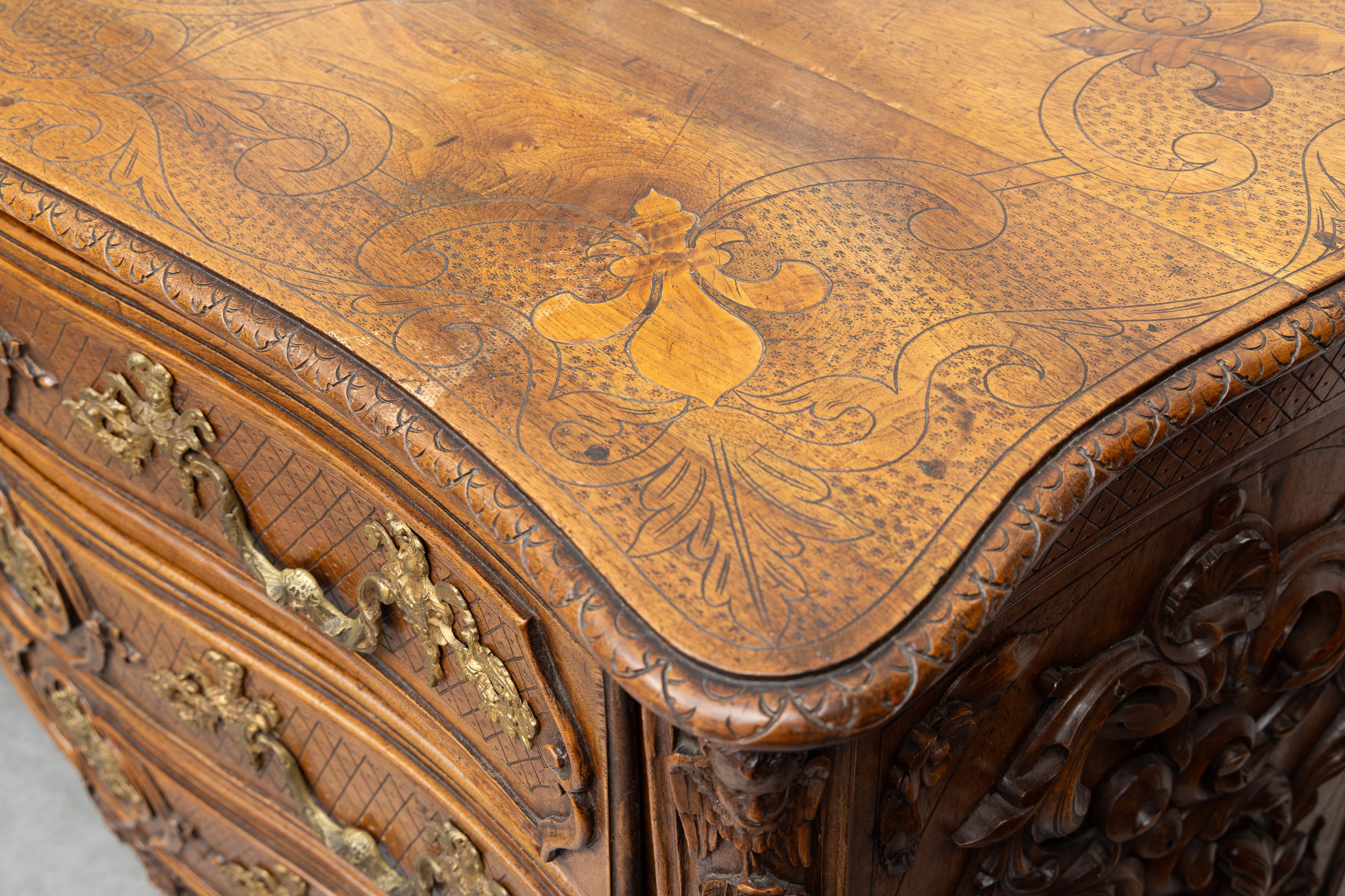 Commode provençale en chêne du XIXe siècle de style Louis XV Bon état - En vente à WEST PALM BEACH, FL