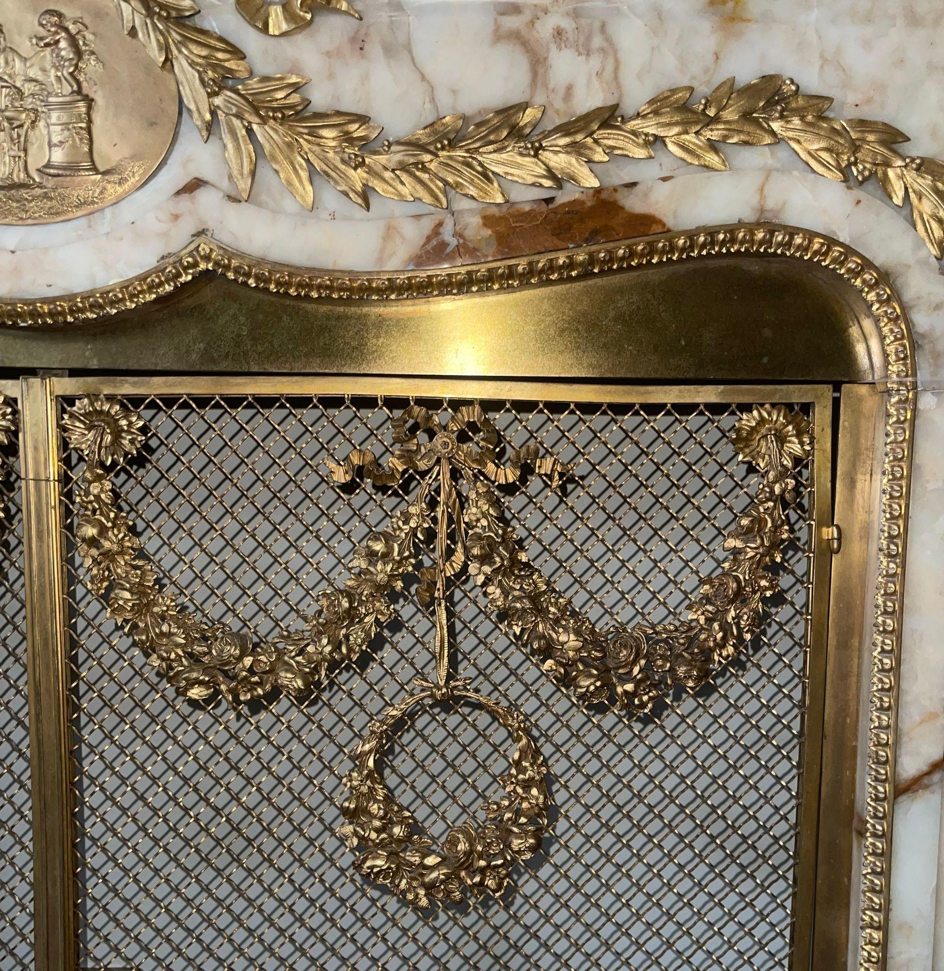 Manto de chimenea de ónice y bronce dorado de estilo Luis XV francés del siglo XIX en venta 1