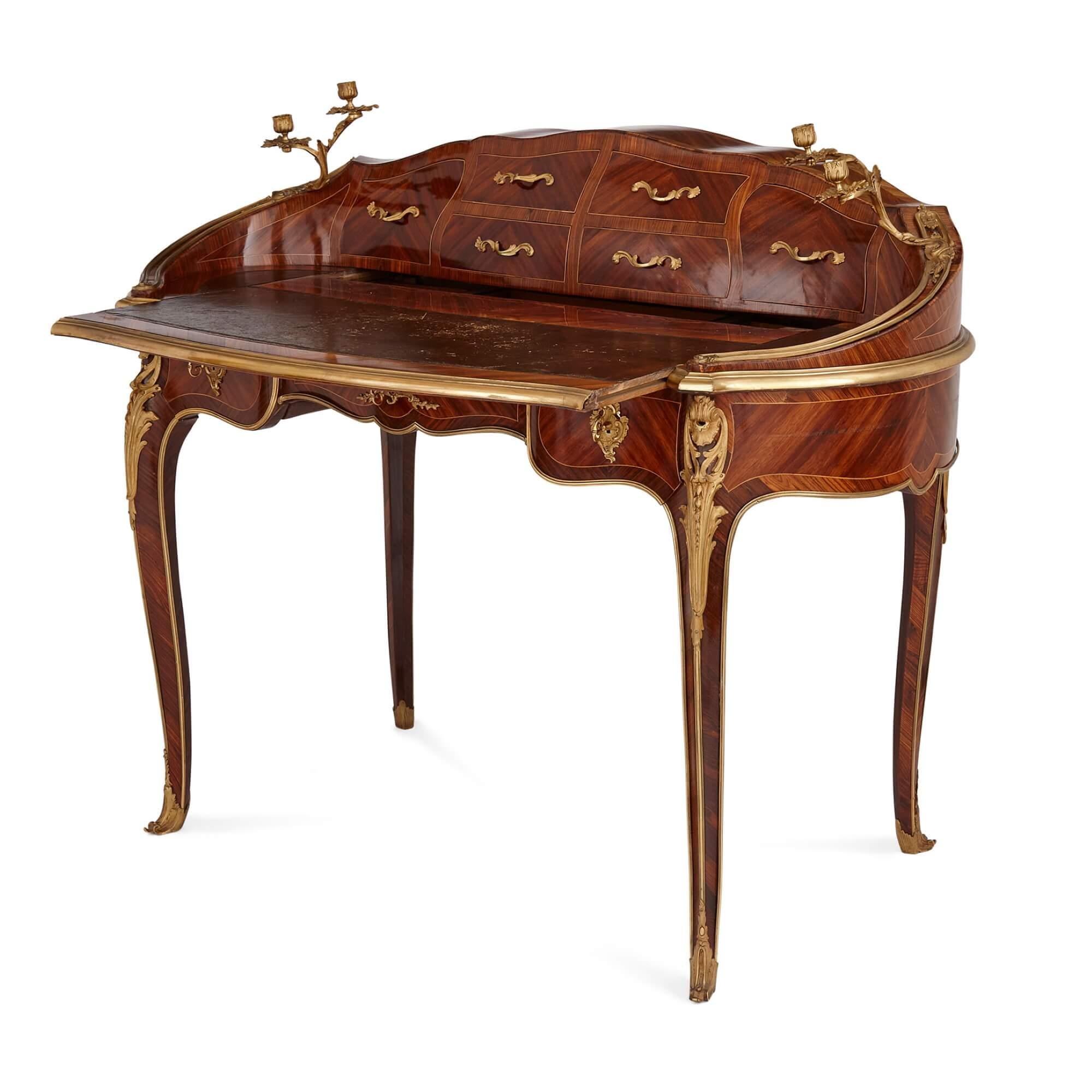 Scrittoio francese del XIX secolo in stile Luigi XV con montatura in ormolu 
Francese, fine del XIX secolo
Altezza 100cm, larghezza 121cm, profondità 66cm

Realizzato alla fine del XIX secolo, questo scrittoio è ricco di elementi decorativi in stile