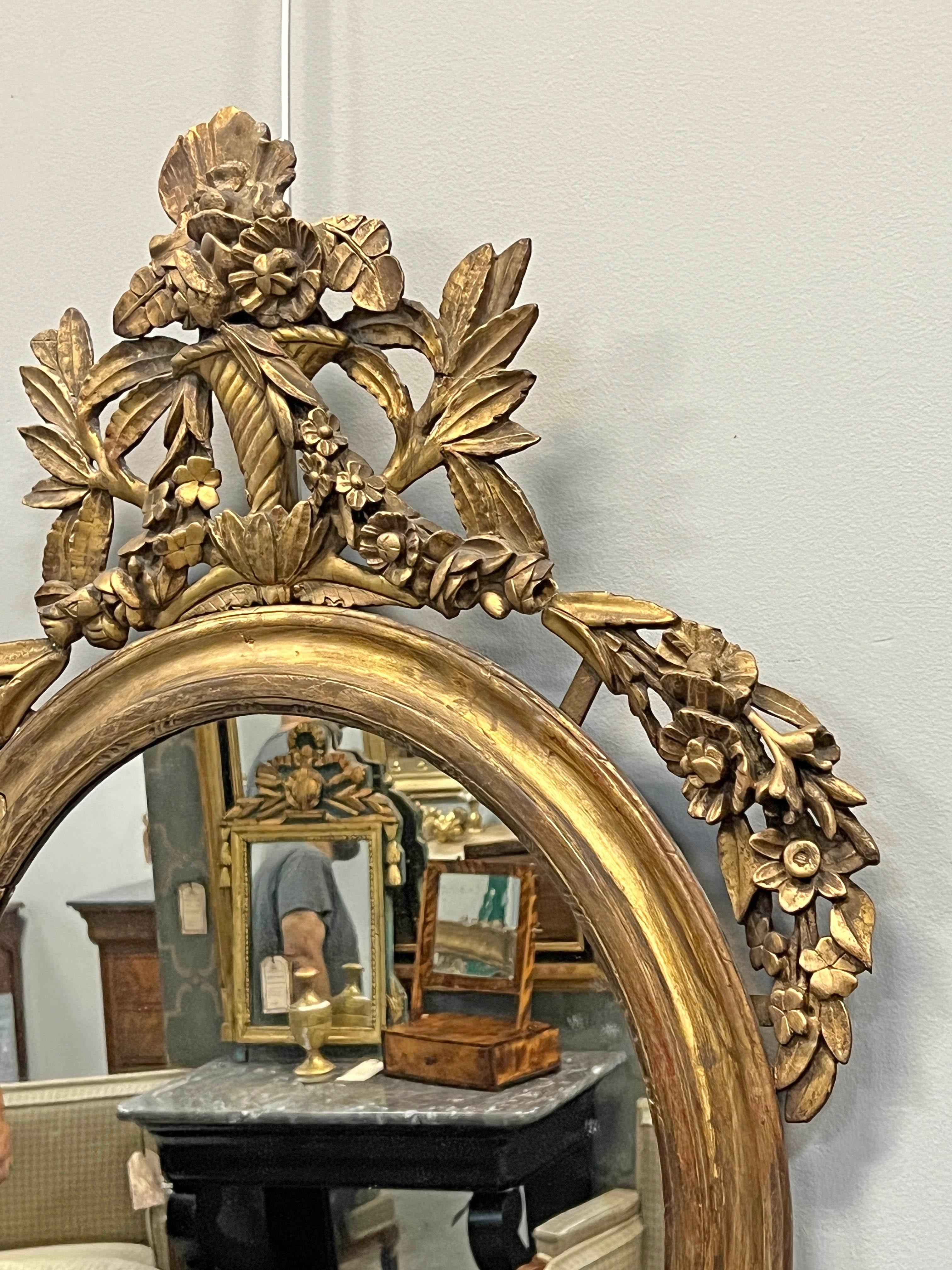 Specchio ovale dorato francese del XIX secolo in stile Luigi XV In condizioni buone in vendita a Houston, US
