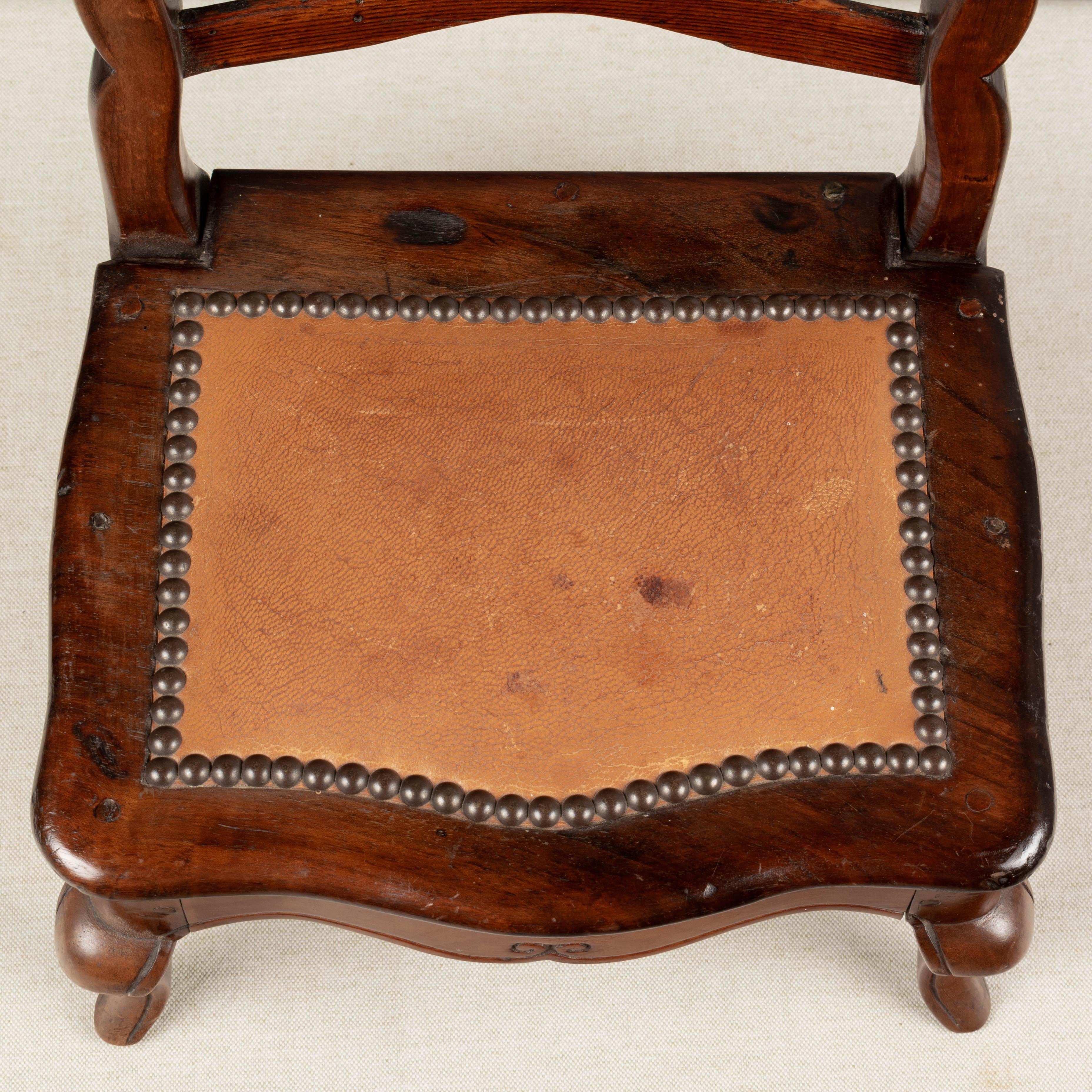 Chaise Sampler française du 19ème siècle de style Louis XV en vente 1