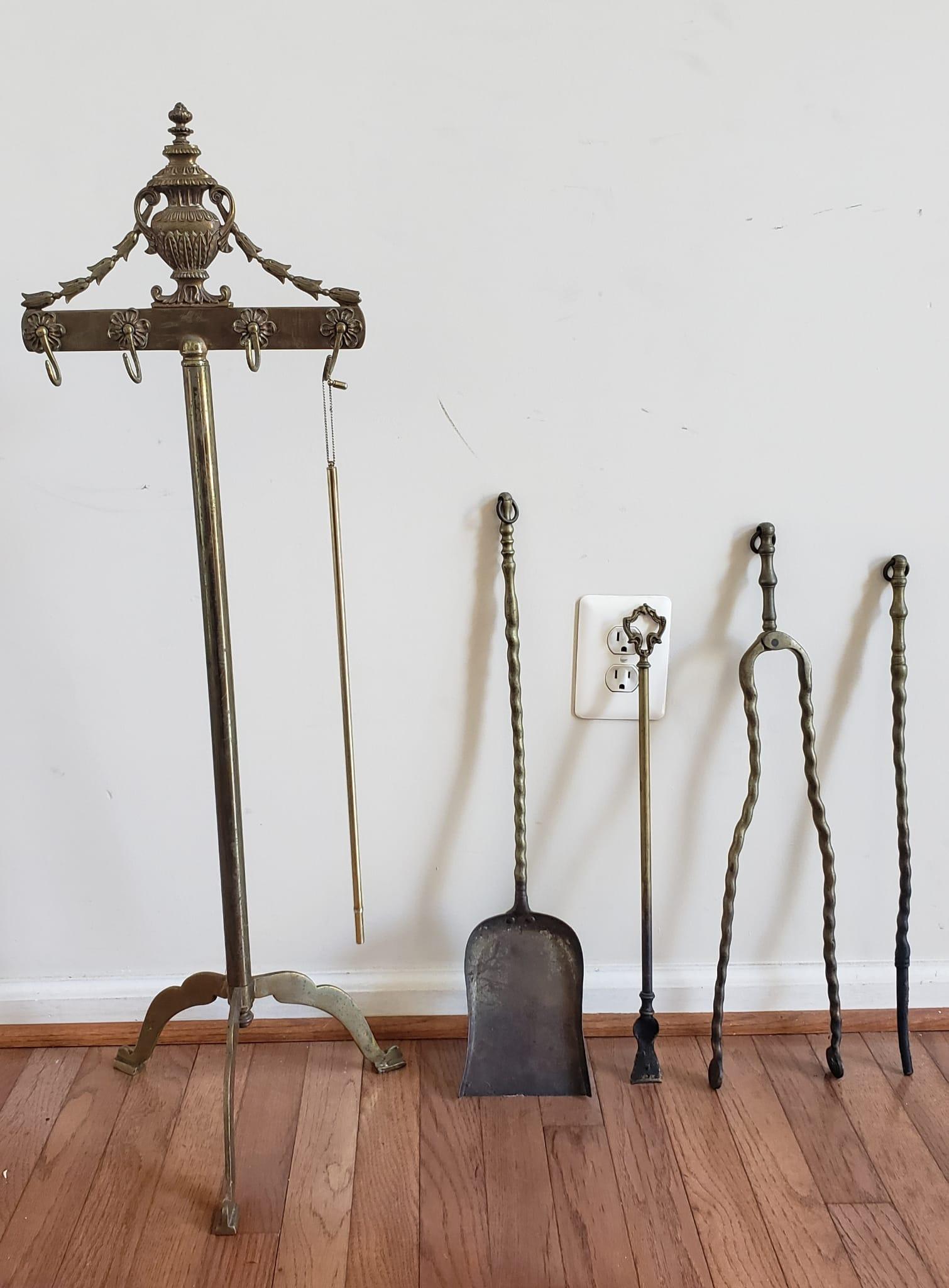 19th century French Louis XV style Set of 5 cast brass fireplace tools In Good Condition For Sale In Germantown, MD
