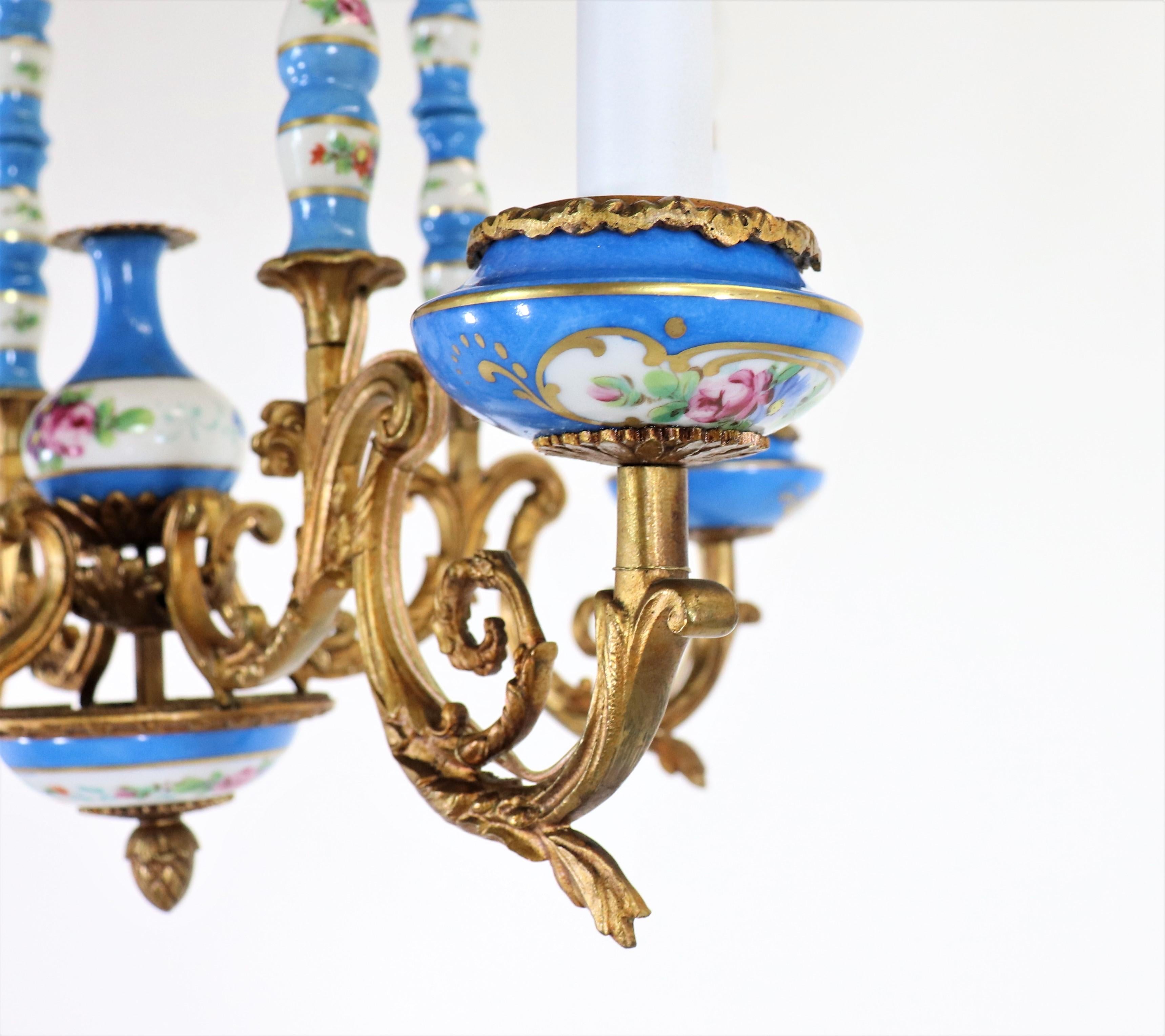Lampadario in porcellana di Sèvres in stile Luigi XV del XIX secolo con bronzo dorato in vendita 3