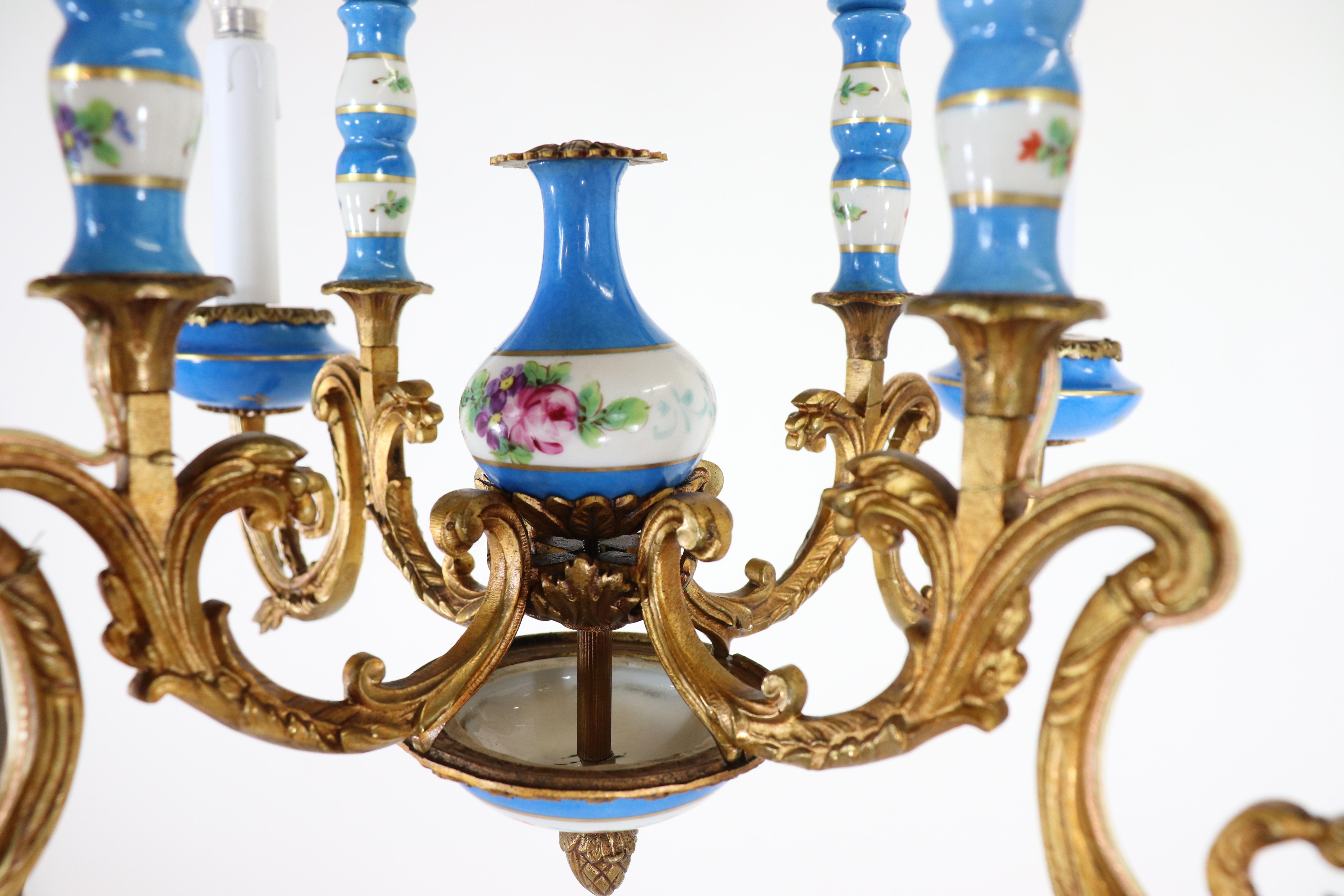 Lampadario in porcellana di Sèvres in stile Luigi XV del XIX secolo con bronzo dorato in vendita 1