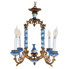 Französischer Sevres-Porzellan-Kronleuchter im Louis-XV-Stil des 19. Jahrhunderts mit vergoldeter Bronze