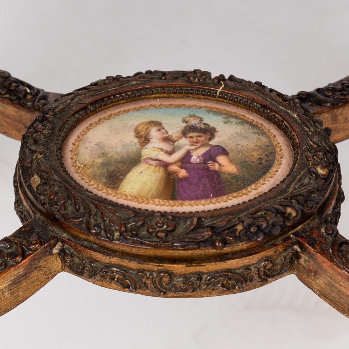 Ensemble de tables de style Louis XV français du 19ème siècle avec porcelaine viennoise vers 1880 en vente 12
